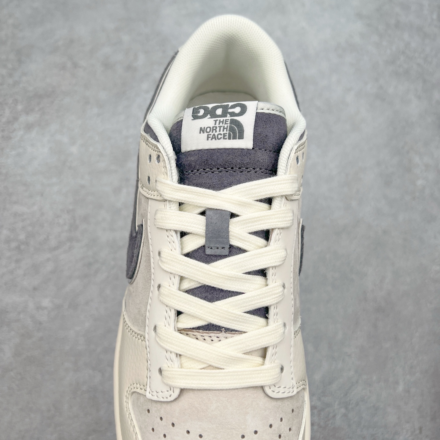 图片[5]-NK Dunk Low 定制配色 DQ1098-513 大厂出品 极力推荐 原装头层材料 独家版型蒸餾加工帶來的是更好的视觉和脚感体验大厂纯原品质出货 清洁度 电绣工艺 皮料切割干净无任何毛边 细节完美 实拍调校N版已经零色差零失真 百分百还原实物色彩所见即所得 不存在货不对板色差等低级问题 选购参考实物拍摄 不混卖不参货 只用心做好货严格选品 承诺混一赔十 尺码：36 36.5 37.5 38 38.5 39 40 40.5 41 42 42.5 43 44 44.5 45-选品中心