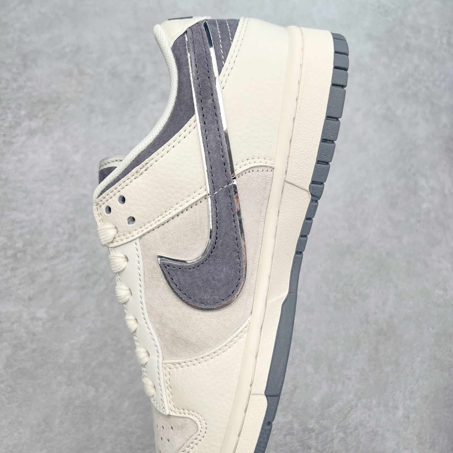 图片[7]-NK Dunk Low 定制配色 DQ1098-513 大厂出品 极力推荐 原装头层材料 独家版型蒸餾加工帶來的是更好的视觉和脚感体验大厂纯原品质出货 清洁度 电绣工艺 皮料切割干净无任何毛边 细节完美 实拍调校N版已经零色差零失真 百分百还原实物色彩所见即所得 不存在货不对板色差等低级问题 选购参考实物拍摄 不混卖不参货 只用心做好货严格选品 承诺混一赔十 尺码：36 36.5 37.5 38 38.5 39 40 40.5 41 42 42.5 43 44 44.5 45-选品中心