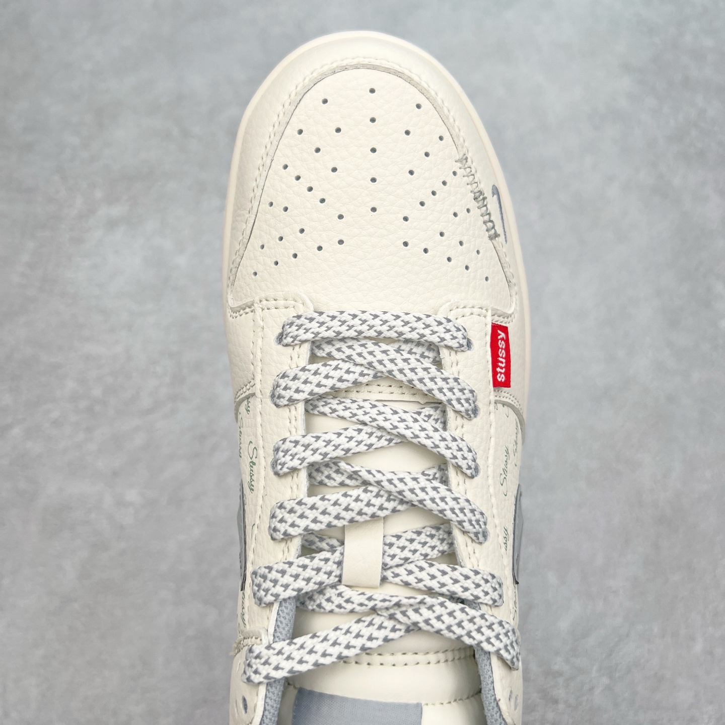 图片[4]-NK Dunk Low 定制配色 XS6089-540 大厂出品 极力推荐 原装头层材料 独家版型蒸餾加工帶來的是更好的视觉和脚感体验大厂纯原品质出货 清洁度 电绣工艺 皮料切割干净无任何毛边 细节完美 实拍调校N版已经零色差零失真 百分百还原实物色彩所见即所得 不存在货不对板色差等低级问题 选购参考实物拍摄 不混卖不参货 只用心做好货严格选品 承诺混一赔十 尺码：36 36.5 37.5 38 38.5 39 40 40.5 41 42 42.5 43 44 44.5 45-选品中心