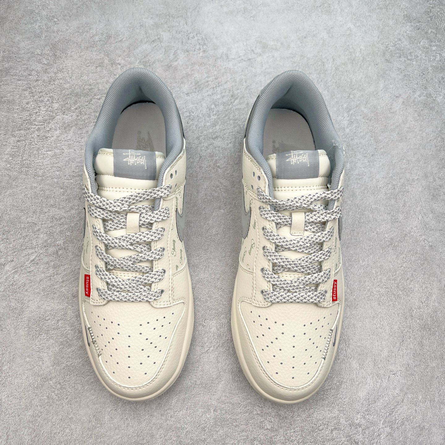 图片[2]-NK Dunk Low 定制配色 XS6089-540 大厂出品 极力推荐 原装头层材料 独家版型蒸餾加工帶來的是更好的视觉和脚感体验大厂纯原品质出货 清洁度 电绣工艺 皮料切割干净无任何毛边 细节完美 实拍调校N版已经零色差零失真 百分百还原实物色彩所见即所得 不存在货不对板色差等低级问题 选购参考实物拍摄 不混卖不参货 只用心做好货严格选品 承诺混一赔十 尺码：36 36.5 37.5 38 38.5 39 40 40.5 41 42 42.5 43 44 44.5 45-选品中心