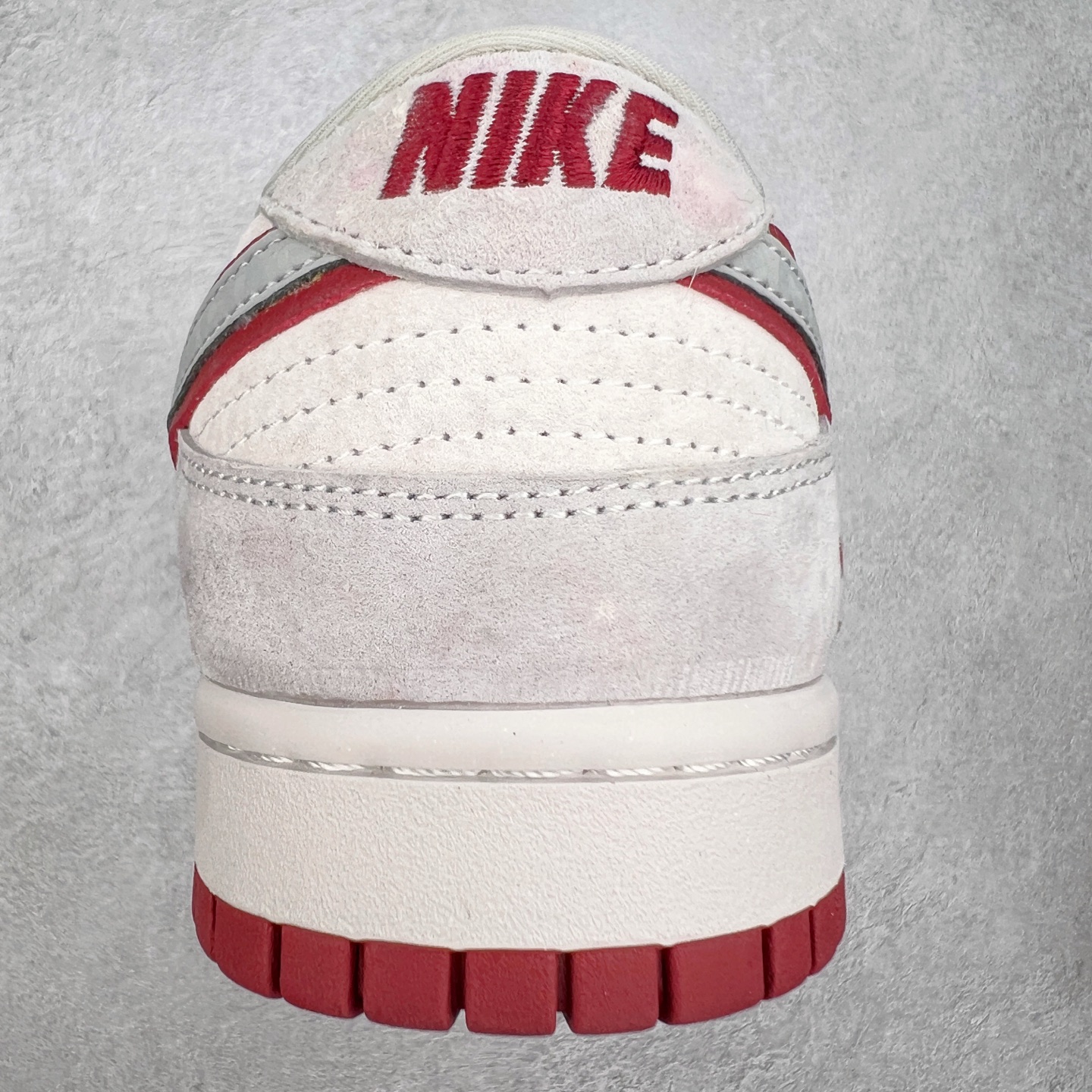 图片[8]-NK Dunk Low 定制配色 DQ1098-336 大厂出品 极力推荐 原装头层材料 独家版型蒸餾加工帶來的是更好的视觉和脚感体验大厂纯原品质出货 清洁度 电绣工艺 皮料切割干净无任何毛边 细节完美 实拍调校N版已经零色差零失真 百分百还原实物色彩所见即所得 不存在货不对板色差等低级问题 选购参考实物拍摄 不混卖不参货 只用心做好货严格选品 承诺混一赔十 尺码：36 36.5 37.5 38 38.5 39 40 40.5 41 42 42.5 43 44 44.5 45-选品中心