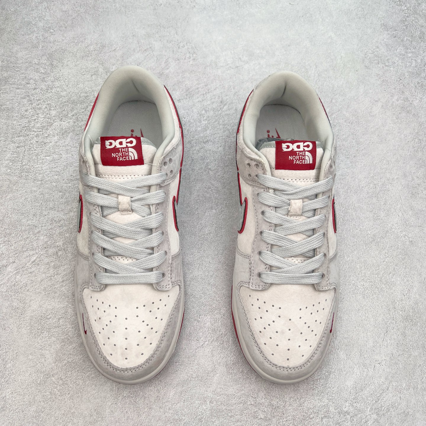 图片[2]-NK Dunk Low 定制配色 DQ1098-336 大厂出品 极力推荐 原装头层材料 独家版型蒸餾加工帶來的是更好的视觉和脚感体验大厂纯原品质出货 清洁度 电绣工艺 皮料切割干净无任何毛边 细节完美 实拍调校N版已经零色差零失真 百分百还原实物色彩所见即所得 不存在货不对板色差等低级问题 选购参考实物拍摄 不混卖不参货 只用心做好货严格选品 承诺混一赔十 尺码：36 36.5 37.5 38 38.5 39 40 40.5 41 42 42.5 43 44 44.5 45-选品中心