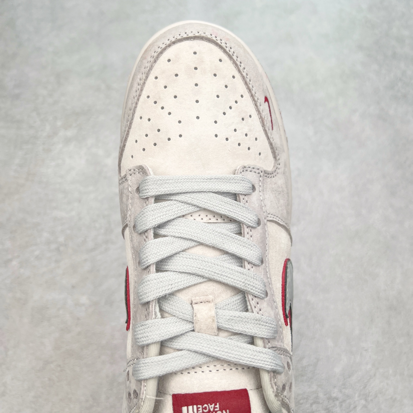 图片[4]-NK Dunk Low 定制配色 DQ1098-336 大厂出品 极力推荐 原装头层材料 独家版型蒸餾加工帶來的是更好的视觉和脚感体验大厂纯原品质出货 清洁度 电绣工艺 皮料切割干净无任何毛边 细节完美 实拍调校N版已经零色差零失真 百分百还原实物色彩所见即所得 不存在货不对板色差等低级问题 选购参考实物拍摄 不混卖不参货 只用心做好货严格选品 承诺混一赔十 尺码：36 36.5 37.5 38 38.5 39 40 40.5 41 42 42.5 43 44 44.5 45-选品中心