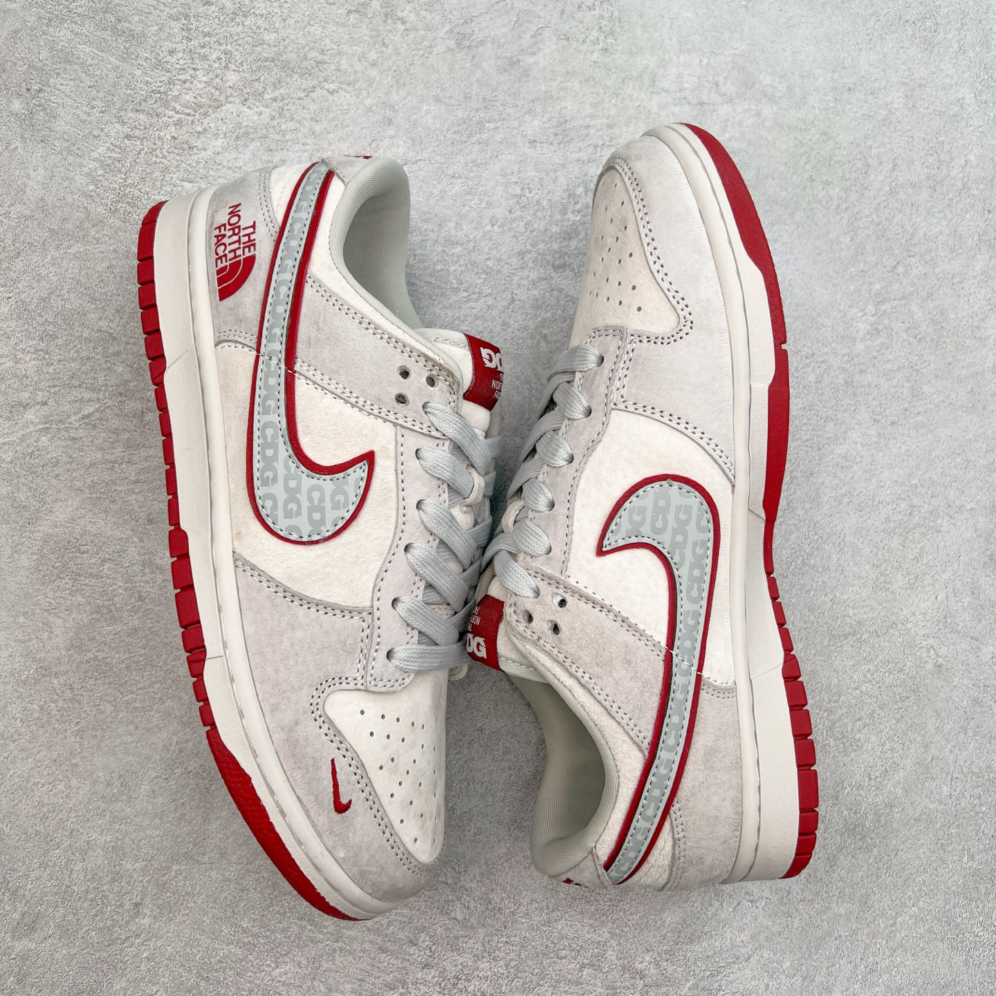 图片[3]-NK Dunk Low 定制配色 DQ1098-336 大厂出品 极力推荐 原装头层材料 独家版型蒸餾加工帶來的是更好的视觉和脚感体验大厂纯原品质出货 清洁度 电绣工艺 皮料切割干净无任何毛边 细节完美 实拍调校N版已经零色差零失真 百分百还原实物色彩所见即所得 不存在货不对板色差等低级问题 选购参考实物拍摄 不混卖不参货 只用心做好货严格选品 承诺混一赔十 尺码：36 36.5 37.5 38 38.5 39 40 40.5 41 42 42.5 43 44 44.5 45-选品中心