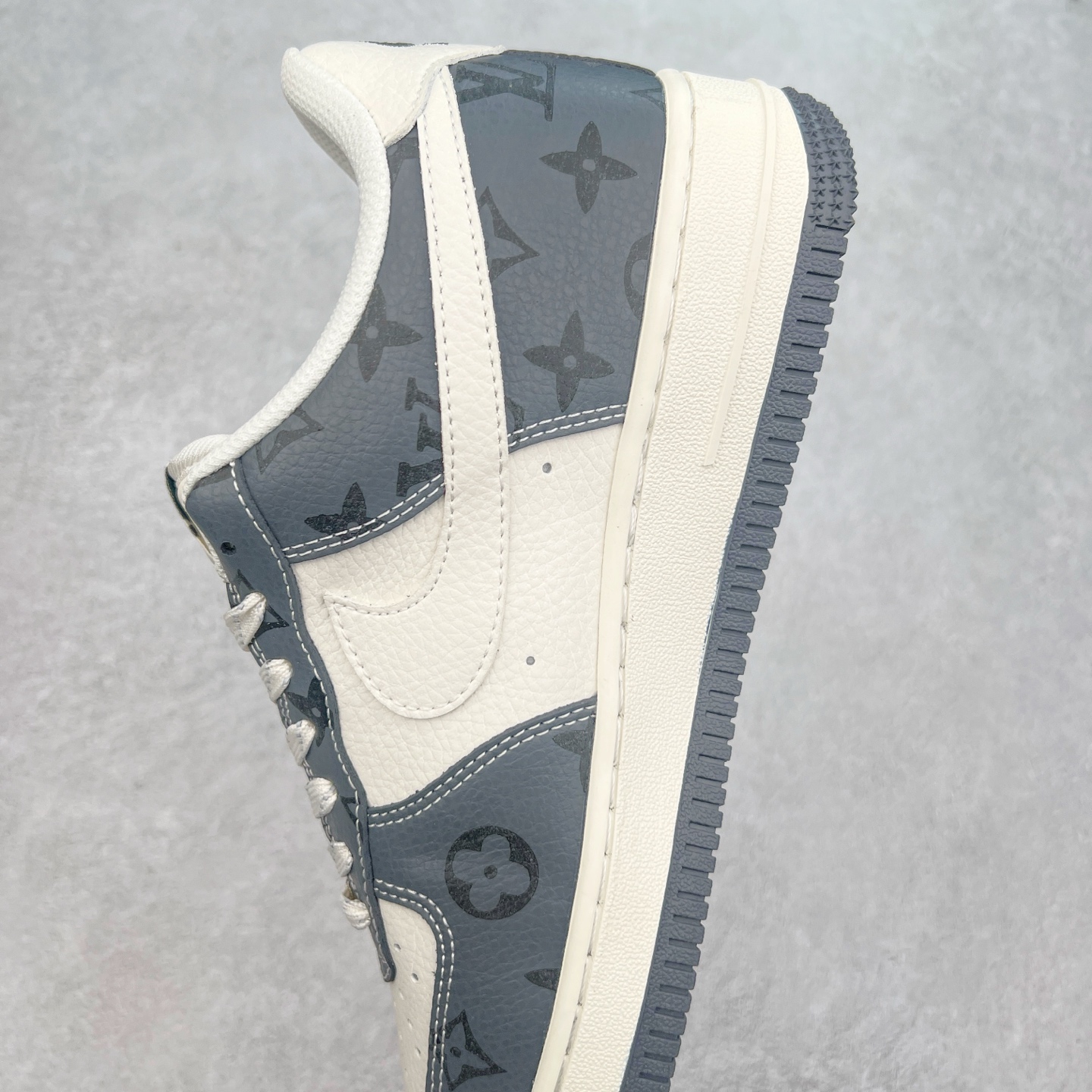 图片[7]-NK Air Force 1´07 Low 空军一号低帮百搭休闲运动板鞋 CS5288-002 柔软、弹性十足的缓震性能和出色的中底设计 横跨复古与现代的外型结合 造就出风靡全球 三十多年的Force 1 直到今天还深受青睐 实拍调校N版已经零色差零失真 百分百还原实物色彩所见即所得 不存在货不对板色差等低级问题 选购参考实物拍摄 不混卖不参货 只用心做好货严格选品 承诺混一赔十 尺码：36 36.5 37.5 38 38.5 39 40 40.5 41 42 42.5 43 44 44.5 45-选品中心