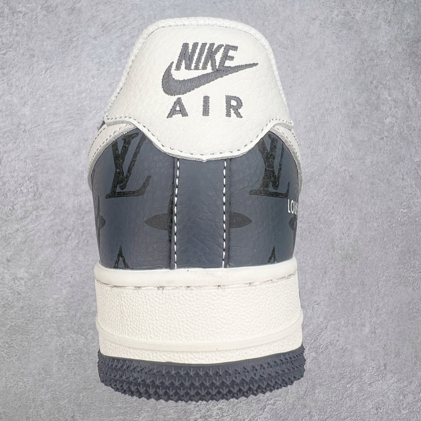 图片[8]-NK Air Force 1´07 Low 空军一号低帮百搭休闲运动板鞋 CS5288-002 柔软、弹性十足的缓震性能和出色的中底设计 横跨复古与现代的外型结合 造就出风靡全球 三十多年的Force 1 直到今天还深受青睐 实拍调校N版已经零色差零失真 百分百还原实物色彩所见即所得 不存在货不对板色差等低级问题 选购参考实物拍摄 不混卖不参货 只用心做好货严格选品 承诺混一赔十 尺码：36 36.5 37.5 38 38.5 39 40 40.5 41 42 42.5 43 44 44.5 45-选品中心