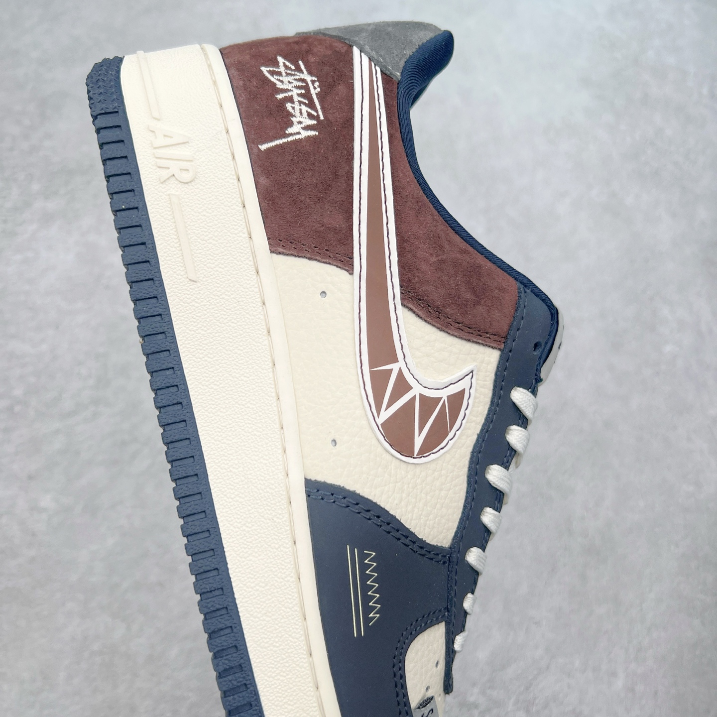 图片[6]-NK Air Force 1´07 Low 空军一号低帮百搭休闲运动板鞋 KK1988-061 柔软、弹性十足的缓震性能和出色的中底设计 横跨复古与现代的外型结合 造就出风靡全球 三十多年的Force 1 直到今天还深受青睐 实拍调校N版已经零色差零失真 百分百还原实物色彩所见即所得 不存在货不对板色差等低级问题 选购参考实物拍摄 不混卖不参货 只用心做好货严格选品 承诺混一赔十 尺码：36 36.5 37.5 38 38.5 39 40 40.5 41 42 42.5 43 44 44.5 45-选品中心