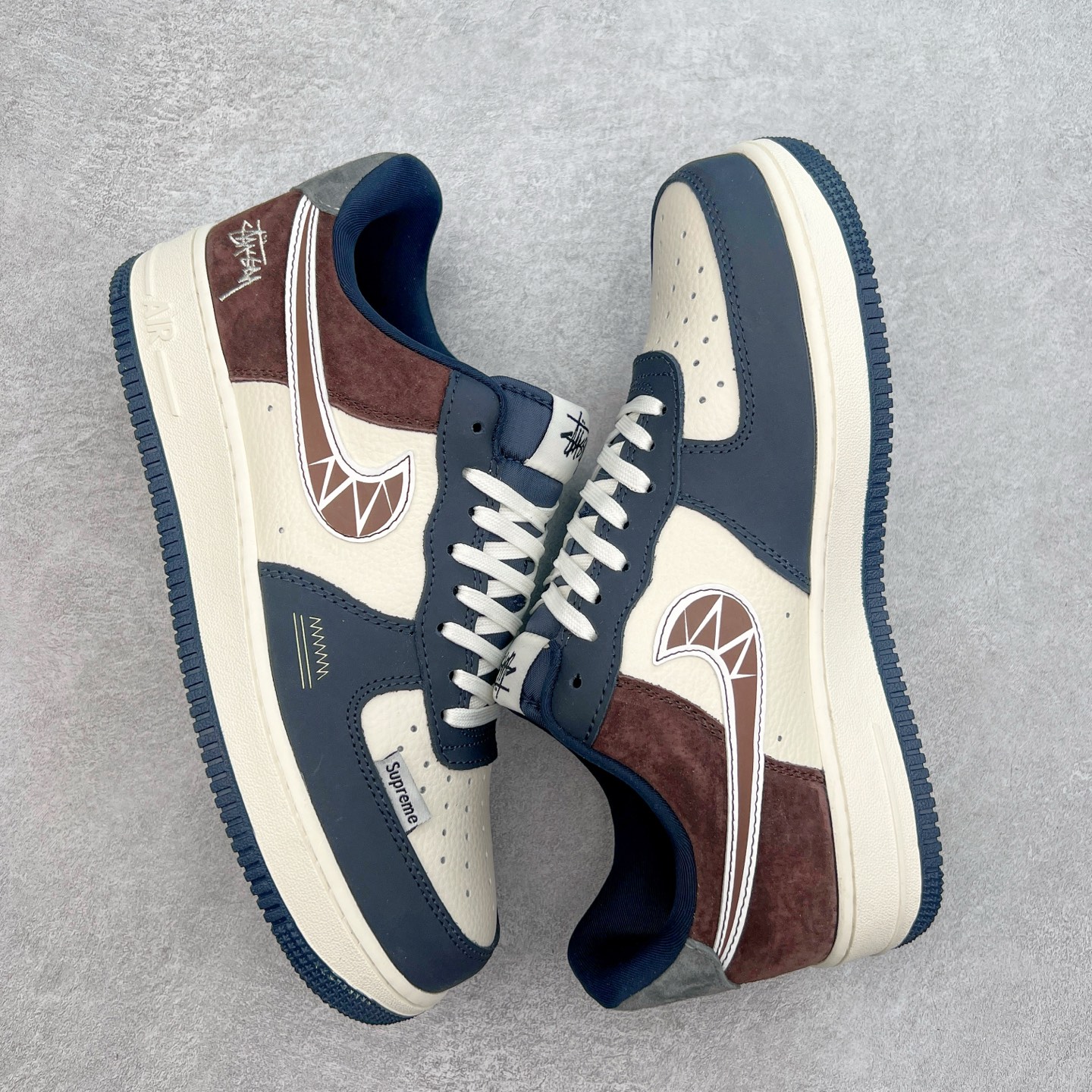 图片[3]-NK Air Force 1´07 Low 空军一号低帮百搭休闲运动板鞋 KK1988-061 柔软、弹性十足的缓震性能和出色的中底设计 横跨复古与现代的外型结合 造就出风靡全球 三十多年的Force 1 直到今天还深受青睐 实拍调校N版已经零色差零失真 百分百还原实物色彩所见即所得 不存在货不对板色差等低级问题 选购参考实物拍摄 不混卖不参货 只用心做好货严格选品 承诺混一赔十 尺码：36 36.5 37.5 38 38.5 39 40 40.5 41 42 42.5 43 44 44.5 45-选品中心