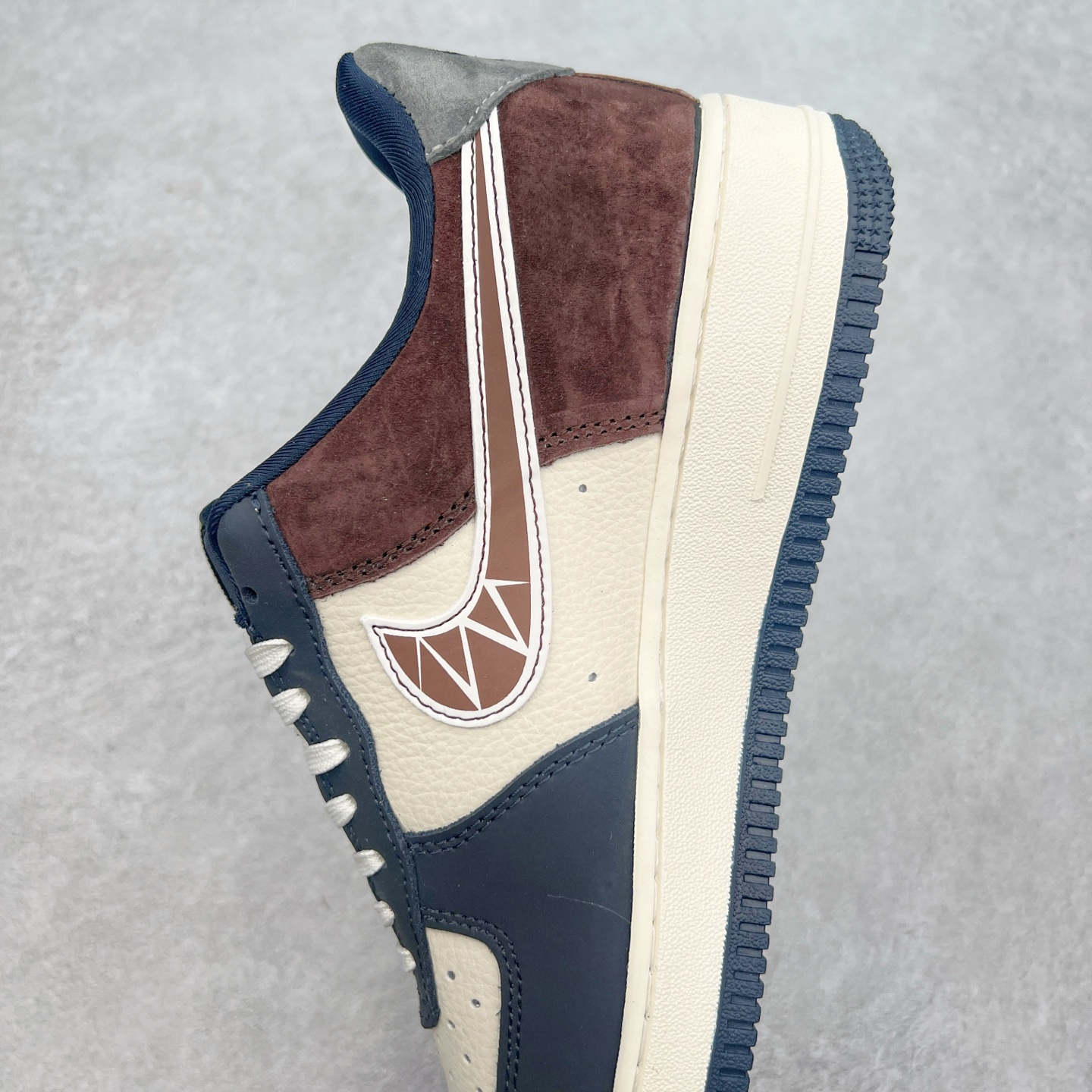 图片[7]-NK Air Force 1´07 Low 空军一号低帮百搭休闲运动板鞋 KK1988-061 柔软、弹性十足的缓震性能和出色的中底设计 横跨复古与现代的外型结合 造就出风靡全球 三十多年的Force 1 直到今天还深受青睐 实拍调校N版已经零色差零失真 百分百还原实物色彩所见即所得 不存在货不对板色差等低级问题 选购参考实物拍摄 不混卖不参货 只用心做好货严格选品 承诺混一赔十 尺码：36 36.5 37.5 38 38.5 39 40 40.5 41 42 42.5 43 44 44.5 45-选品中心