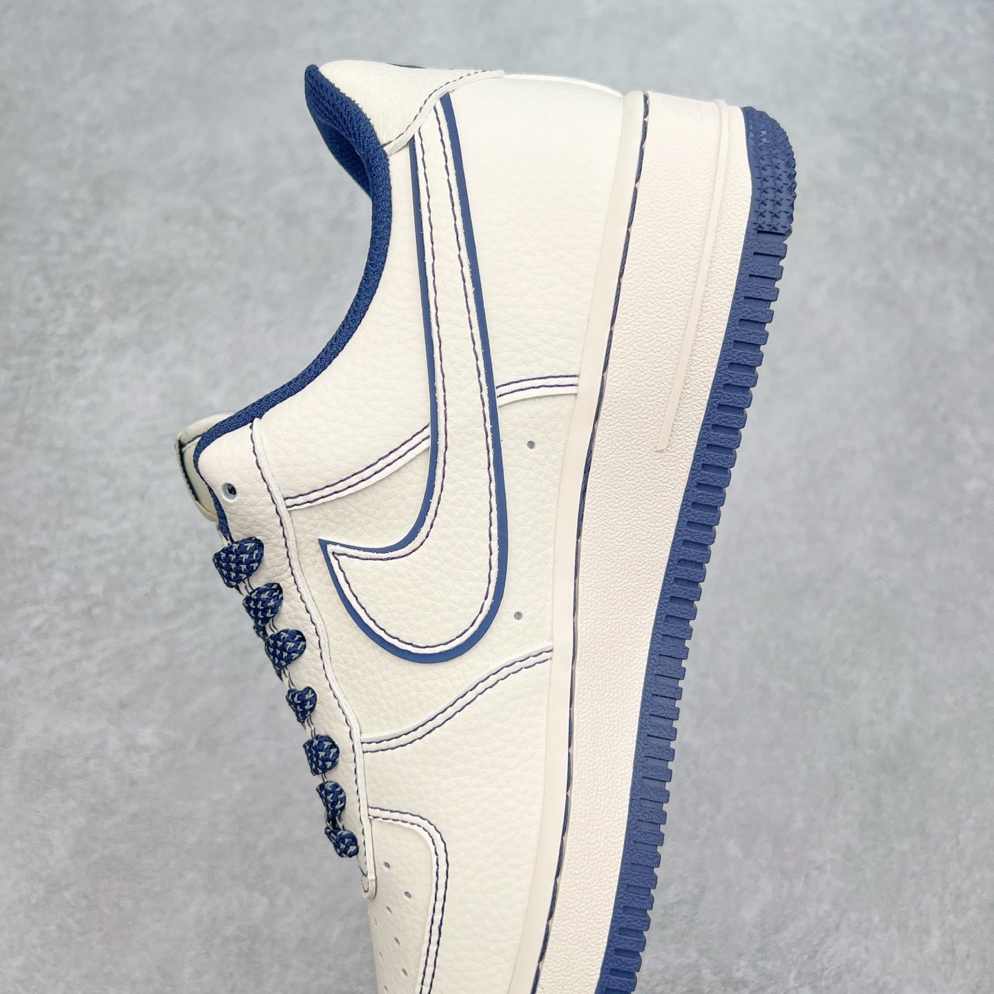 图片[7]-NK Air Force 1´07 Low 空军一号低帮百搭休闲运动板鞋 HH7518-066 柔软、弹性十足的缓震性能和出色的中底设计 横跨复古与现代的外型结合 造就出风靡全球 三十多年的Force 1 直到今天还深受青睐 实拍调校N版已经零色差零失真 百分百还原实物色彩所见即所得 不存在货不对板色差等低级问题 选购参考实物拍摄 不混卖不参货 只用心做好货严格选品 承诺混一赔十 尺码：36 36.5 37.5 38 38.5 39 40 40.5 41 42 42.5 43 44 44.5 45-选品中心