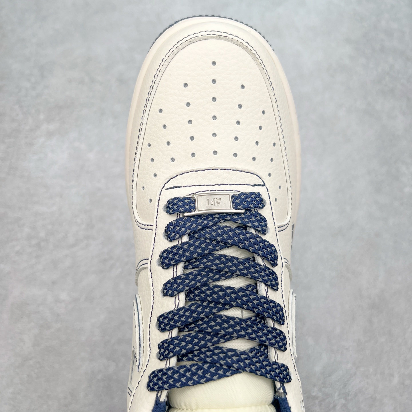 图片[4]-NK Air Force 1´07 Low 空军一号低帮百搭休闲运动板鞋 HH7518-066 柔软、弹性十足的缓震性能和出色的中底设计 横跨复古与现代的外型结合 造就出风靡全球 三十多年的Force 1 直到今天还深受青睐 实拍调校N版已经零色差零失真 百分百还原实物色彩所见即所得 不存在货不对板色差等低级问题 选购参考实物拍摄 不混卖不参货 只用心做好货严格选品 承诺混一赔十 尺码：36 36.5 37.5 38 38.5 39 40 40.5 41 42 42.5 43 44 44.5 45-选品中心