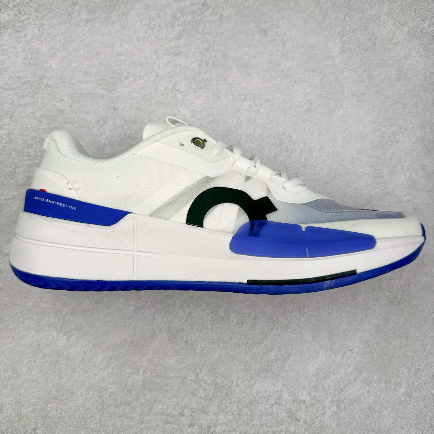 On THE ROGER Pro 2 昂跑舒适简约防滑耐磨低帮网球鞋 此运动品牌 开创于2010年 缓震着陆、强效回弹、轻柔质感的设计构思始终是ON研制关键 与此同时基于“为全球提供革新性的跑步感受”信念 陆续推出了多款跑鞋及其以专业运动人体跑步工程学为设计关键的功能性跑步服饰设备 让跑者不费力气地畅快畅跑 尺码：36 36.5 37.5 38 38.5 39 40 40.5 41 42 42.5 43 44 44.5 45-选品中心