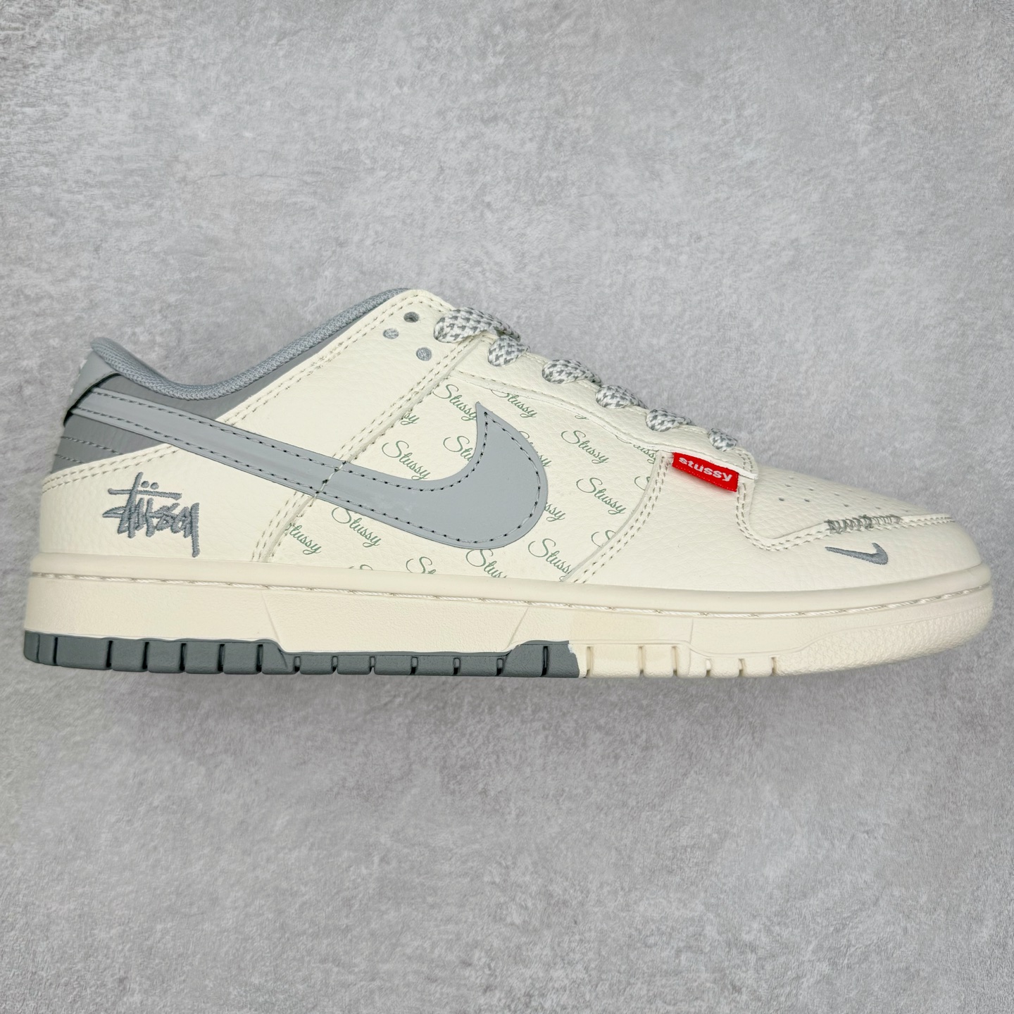 NK Dunk Low 定制配色 XS6089-540 大厂出品 极力推荐 原装头层材料 独家版型蒸餾加工帶來的是更好的视觉和脚感体验大厂纯原品质出货 清洁度 电绣工艺 皮料切割干净无任何毛边 细节完美 实拍调校N版已经零色差零失真 百分百还原实物色彩所见即所得 不存在货不对板色差等低级问题 选购参考实物拍摄 不混卖不参货 只用心做好货严格选品 承诺混一赔十 尺码：36 36.5 37.5 38 38.5 39 40 40.5 41 42 42.5 43 44 44.5 45-选品中心