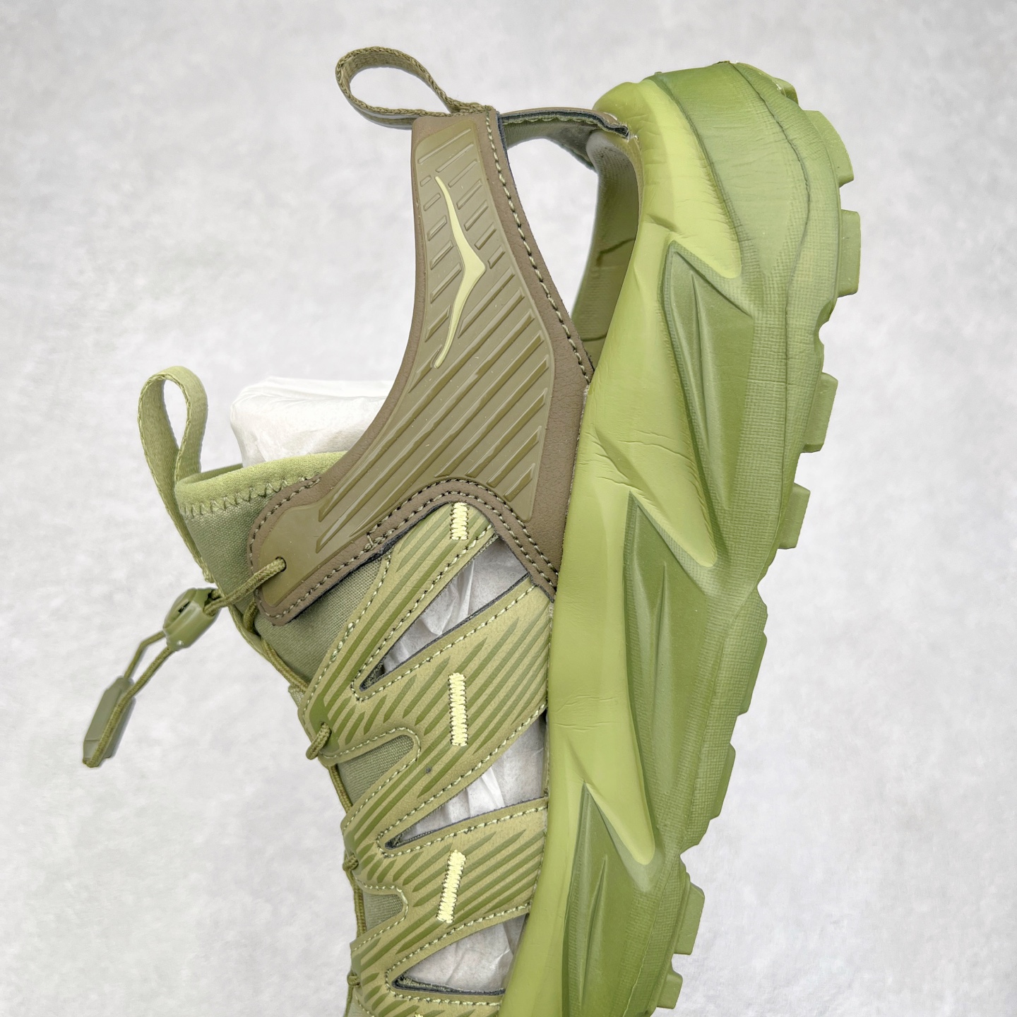 图片[7]-＃HK纯原 HOKA One One Hopara Sandals 霍帕拉系列水路两用溯溪涉水休闲户外露营凉鞋 作为先锋品牌的 HOKA ONE ONE总是以独特的方式 HOPA RA是一款溯溪鞋 又名排水鞋 可长期用于涉水和溯溪 保护脚底和脚趾的安全和舒适 鞋面材料速干 透气 耐磨 鞋底防滑 耐磨 抓地能力强 出于安全考虑 设计要求较高 涉水溯溪过程中 水 泥沙 可以直接从鞋内大孔排出 细纹鞋底使在岩石上抓地能力强 避免打滑 而上路后 鞋面具有快干透气等优点 尺码：36 36.5 37.5 38 39 40 40.5 41 42 42.5 43 44 45-选品中心