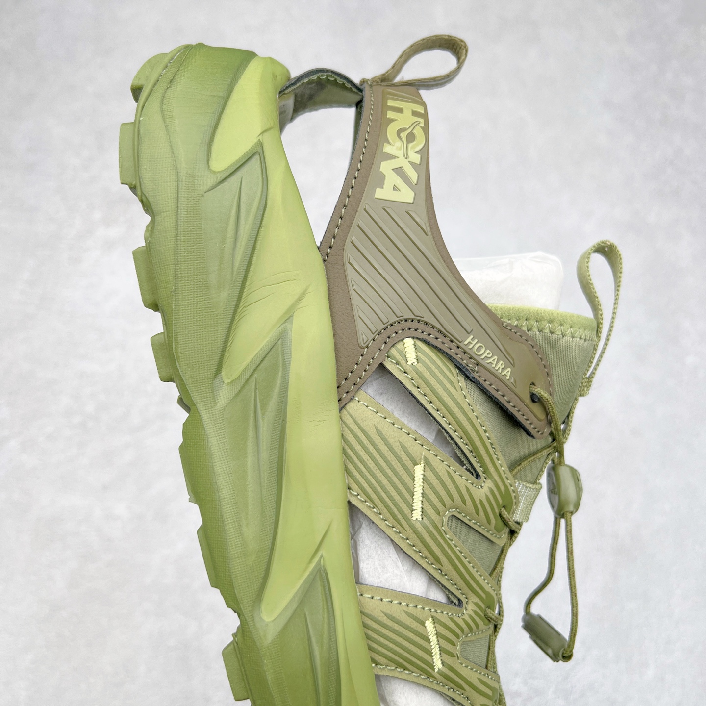 图片[6]-＃HK纯原 HOKA One One Hopara Sandals 霍帕拉系列水路两用溯溪涉水休闲户外露营凉鞋 作为先锋品牌的 HOKA ONE ONE总是以独特的方式 HOPA RA是一款溯溪鞋 又名排水鞋 可长期用于涉水和溯溪 保护脚底和脚趾的安全和舒适 鞋面材料速干 透气 耐磨 鞋底防滑 耐磨 抓地能力强 出于安全考虑 设计要求较高 涉水溯溪过程中 水 泥沙 可以直接从鞋内大孔排出 细纹鞋底使在岩石上抓地能力强 避免打滑 而上路后 鞋面具有快干透气等优点 尺码：36 36.5 37.5 38 39 40 40.5 41 42 42.5 43 44 45-选品中心