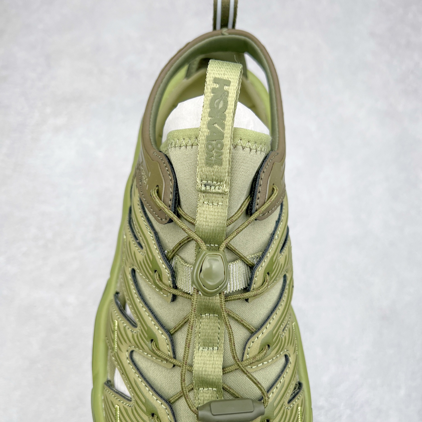 图片[5]-＃HK纯原 HOKA One One Hopara Sandals 霍帕拉系列水路两用溯溪涉水休闲户外露营凉鞋 作为先锋品牌的 HOKA ONE ONE总是以独特的方式 HOPA RA是一款溯溪鞋 又名排水鞋 可长期用于涉水和溯溪 保护脚底和脚趾的安全和舒适 鞋面材料速干 透气 耐磨 鞋底防滑 耐磨 抓地能力强 出于安全考虑 设计要求较高 涉水溯溪过程中 水 泥沙 可以直接从鞋内大孔排出 细纹鞋底使在岩石上抓地能力强 避免打滑 而上路后 鞋面具有快干透气等优点 尺码：36 36.5 37.5 38 39 40 40.5 41 42 42.5 43 44 45-选品中心