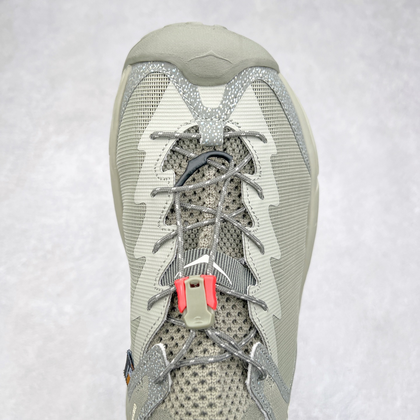 图片[4]-＃HK纯原 HOKA One One Hopara Sandals 霍帕拉系列水路两用溯溪涉水休闲户外露营凉鞋 作为先锋品牌的 HOKA ONE ONE总是以独特的方式 HOPA RA是一款溯溪鞋 又名排水鞋 可长期用于涉水和溯溪 保护脚底和脚趾的安全和舒适 鞋面材料速干 透气 耐磨 鞋底防滑 耐磨 抓地能力强 出于安全考虑 设计要求较高 涉水溯溪过程中 水 泥沙 可以直接从鞋内大孔排出 细纹鞋底使在岩石上抓地能力强 避免打滑 而上路后 鞋面具有快干透气等优点 尺码：36 36.5 37.5 38 39 40 40.5 41 42 42.5 43 44 45-选品中心