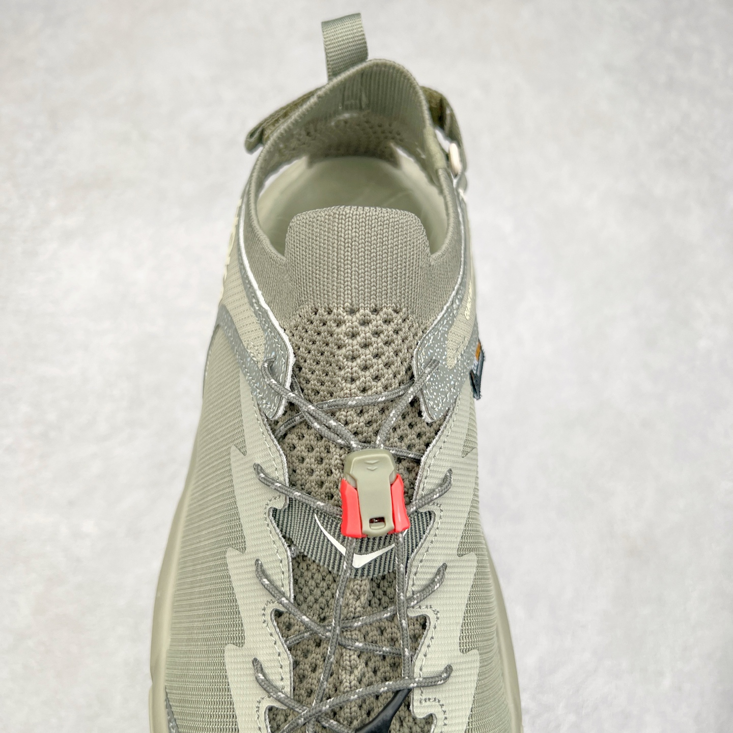 图片[5]-＃HK纯原 HOKA One One Hopara Sandals 霍帕拉系列水路两用溯溪涉水休闲户外露营凉鞋 作为先锋品牌的 HOKA ONE ONE总是以独特的方式 HOPA RA是一款溯溪鞋 又名排水鞋 可长期用于涉水和溯溪 保护脚底和脚趾的安全和舒适 鞋面材料速干 透气 耐磨 鞋底防滑 耐磨 抓地能力强 出于安全考虑 设计要求较高 涉水溯溪过程中 水 泥沙 可以直接从鞋内大孔排出 细纹鞋底使在岩石上抓地能力强 避免打滑 而上路后 鞋面具有快干透气等优点 尺码：36 36.5 37.5 38 39 40 40.5 41 42 42.5 43 44 45-选品中心