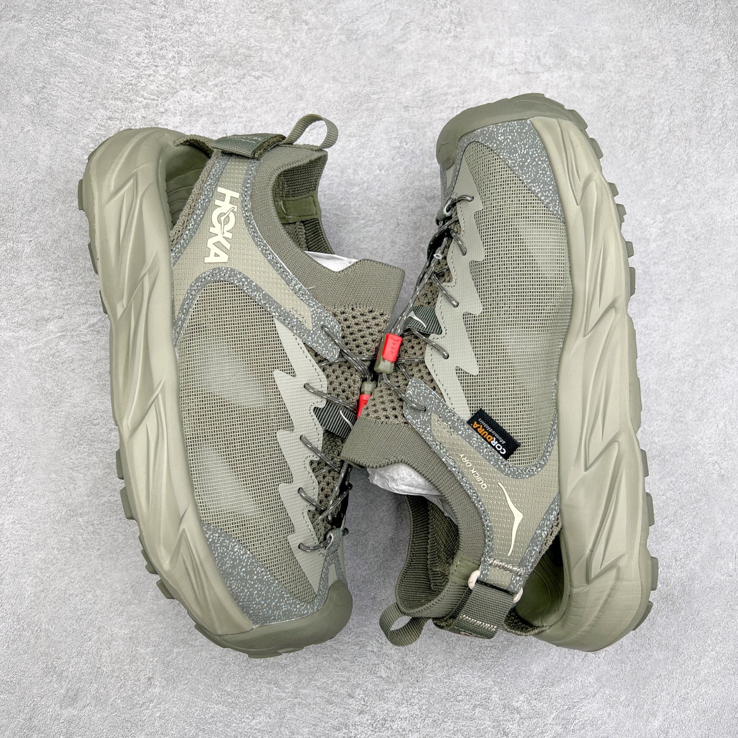 图片[3]-＃HK纯原 HOKA One One Hopara Sandals 霍帕拉系列水路两用溯溪涉水休闲户外露营凉鞋 作为先锋品牌的 HOKA ONE ONE总是以独特的方式 HOPA RA是一款溯溪鞋 又名排水鞋 可长期用于涉水和溯溪 保护脚底和脚趾的安全和舒适 鞋面材料速干 透气 耐磨 鞋底防滑 耐磨 抓地能力强 出于安全考虑 设计要求较高 涉水溯溪过程中 水 泥沙 可以直接从鞋内大孔排出 细纹鞋底使在岩石上抓地能力强 避免打滑 而上路后 鞋面具有快干透气等优点 尺码：36 36.5 37.5 38 39 40 40.5 41 42 42.5 43 44 45-选品中心