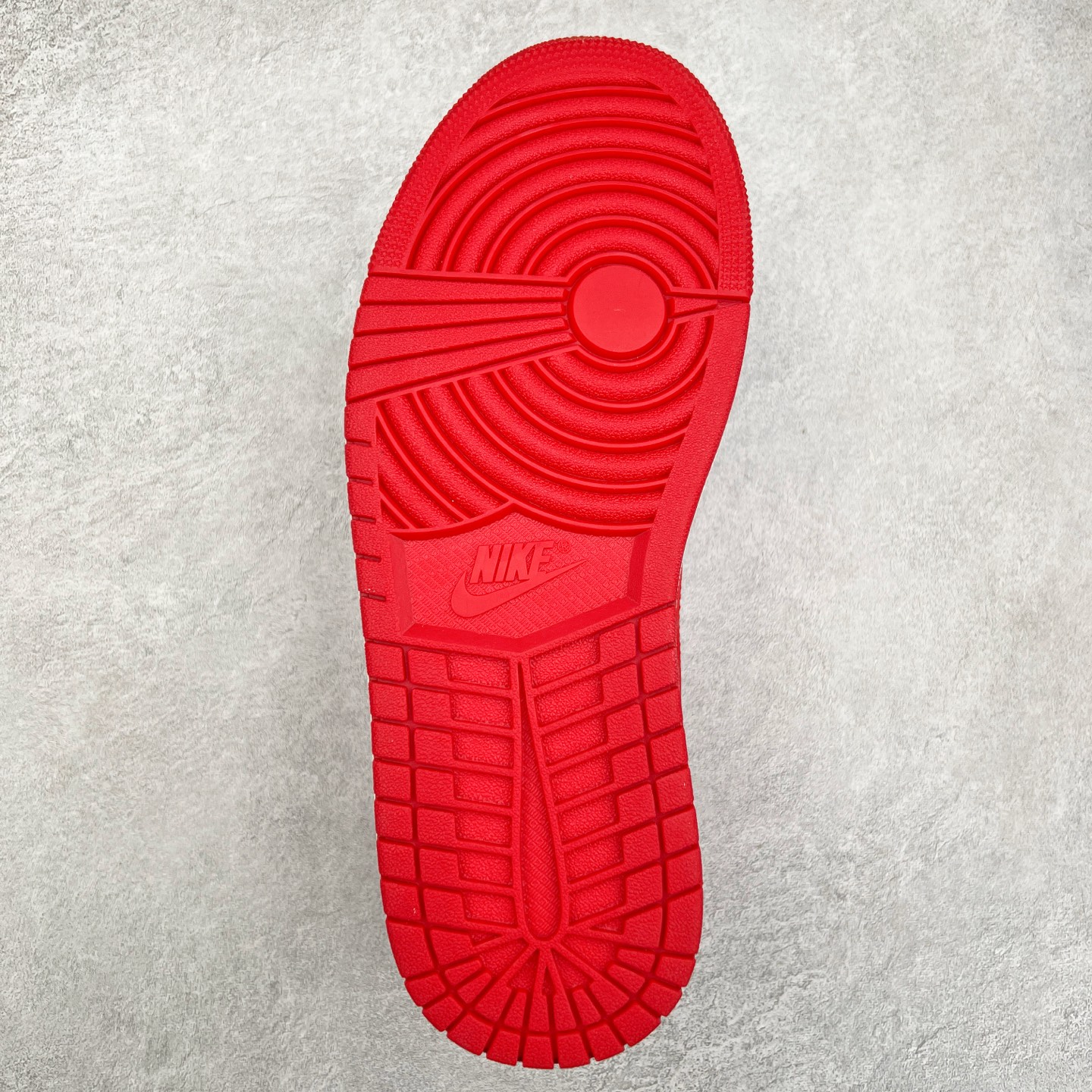 图片[9]-＃K版 Air Jordan AJ1 Low 低帮 红白 553558-166 全新流水线出品 DT版本唯一平替选择 市场第二梯队最强版 全部原鞋开发 原楦原纸板开发 全鞋电脑针车 原厂内置全掌气垫 原盒内在原标 唯一Zp原版鞋带绑法 免检产品 全新2022版型 全头层皮料 完美零毛边处理 原厂配置全掌气垫 价格定位良心 几十个配色陆续出货 实拍调校N版已经零色差零失真 百分百还原实物色彩所见即所得 不存在货不对板色差等低级问题 选购参考实物拍摄 不混卖不参货 只用心做好货严格选品 承诺混一赔十 尺码：36 36.5 37.5 38 38.5 39 40 40.5 41 42 42.5 43 44 44.5 45-选品中心