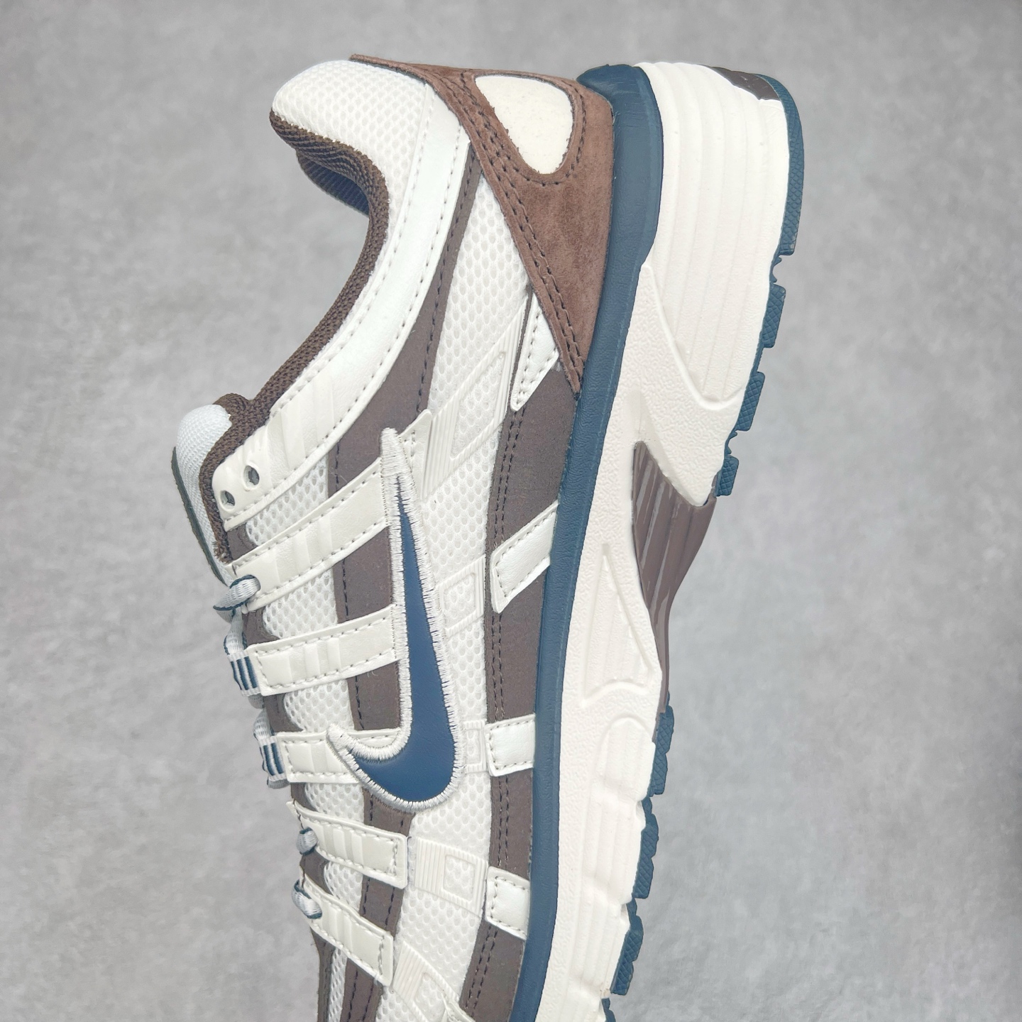 图片[7]-NK P-6000 系列低帮复古老爹风休闲运动舒适慢跑鞋 融合 Pegasus 过往运动鞋设计 助力 21 世纪早期跑步运动跃升时尚新高度 采用透气网眼布、运动风格线条和耐穿覆面 兼具吸睛外观和舒适感受 中底泡绵以田径赛道为灵感 打造厚实设计 缔造出众缓震性能 尺码：36 36.5 37.5 38 38.5 39 40 40.5 41 42 42.5 43 44 44.5 45-选品中心