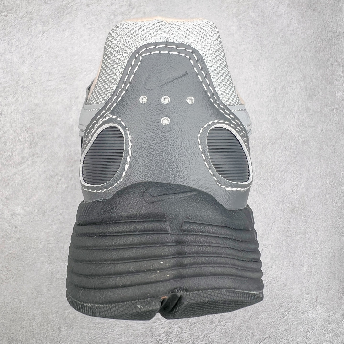 图片[8]-NK P-6000 系列低帮复古老爹风休闲运动舒适慢跑鞋 融合 Pegasus 过往运动鞋设计 助力 21 世纪早期跑步运动跃升时尚新高度 采用透气网眼布、运动风格线条和耐穿覆面 兼具吸睛外观和舒适感受 中底泡绵以田径赛道为灵感 打造厚实设计 缔造出众缓震性能 尺码：36 36.5 37.5 38 38.5 39 40 40.5 41 42 42.5 43 44 44.5 45-选品中心