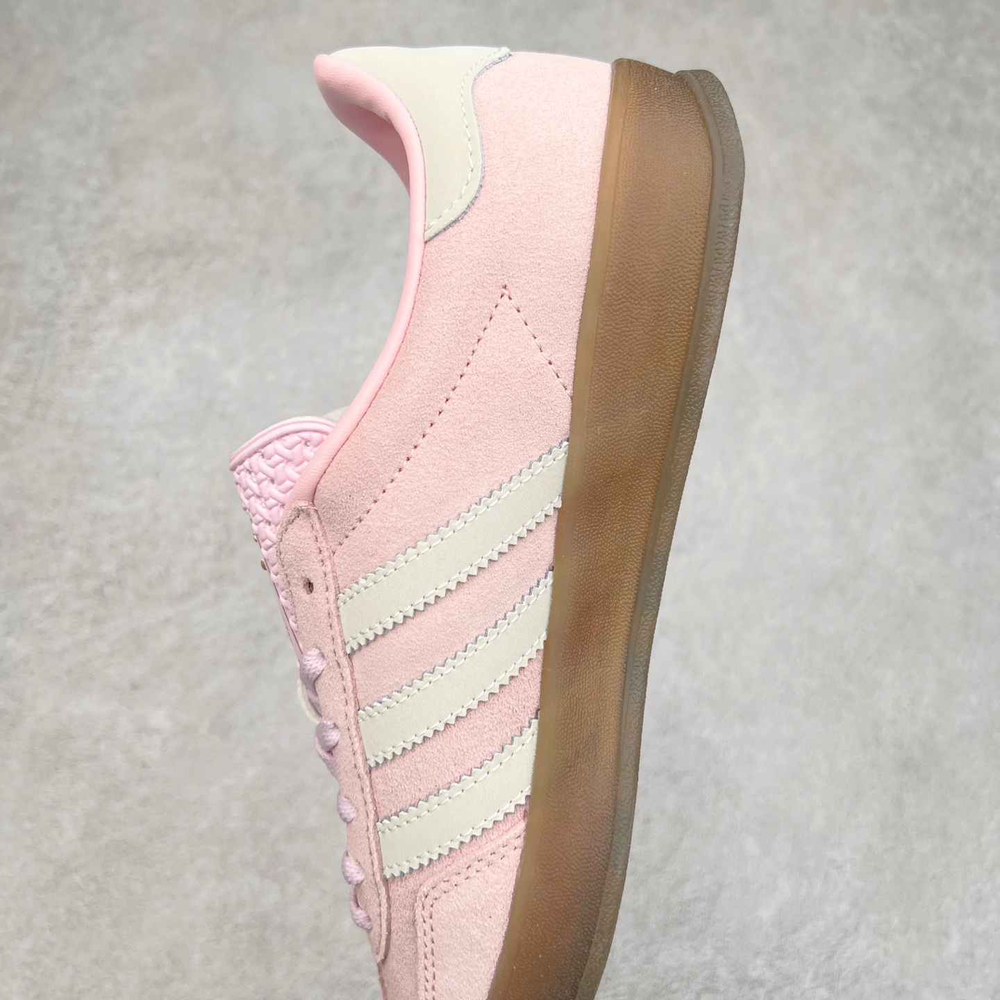 图片[7]-AD Gazelle Indoor Trainers 羚羊内训系列低帮复古百搭休闲运动德训风板鞋 JI2716 90年代经典的复刻版！自60年代以足球训练鞋面世以来,Gazelle就以其经典设计席卷全球。1991年版本的复刻,再造经典Gazelle。采用皮革打造,搭配浊色细节,让这款经典更加简约。尺码：36 36⅔ 37⅓ 38 38⅔ 39⅓ 40 40⅔ 41⅓ 42 42⅔ 43⅓ 44⅓ 44⅔ 45-选品中心