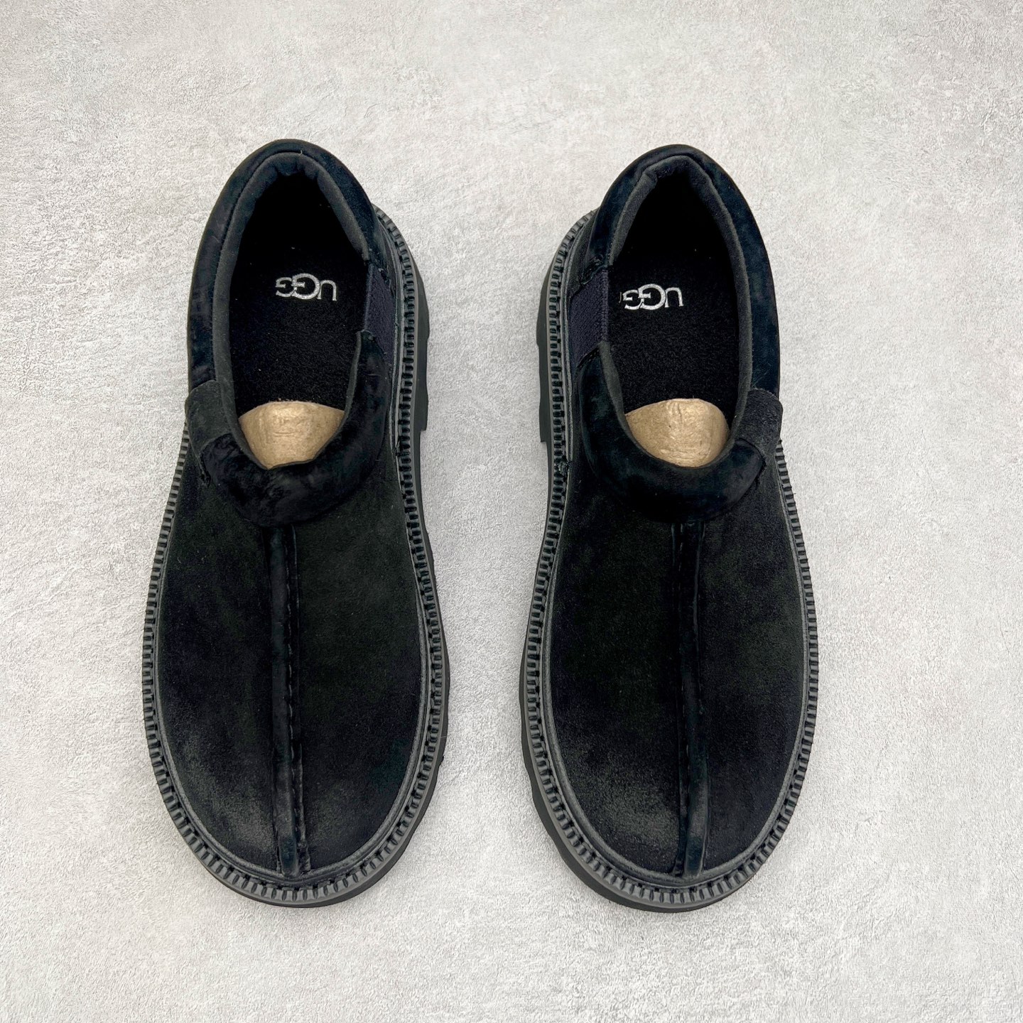 图片[2]-＃SP原厂 UGG 6913 Tasman Lug 绒面革圆头轻盈低帮生活休闲鞋 全鞋采用ZP同厂 隆丰A级澳洲进口羊皮毛一体 品牌代工厂生产线 完全遵循ZP工艺流程 代工厂原厂版师 秉承无原鞋不开发选择 注重每一处细节 市面最正版型 TREADLITE\\\”轻翼\\\”科技外底 轻便/耐用/柔韧/桩型【售后郑重承诺】一个月内若出现重大脱胶/断底等质量问题 直接为您换新！尺码：40 41 42 43 44-选品中心