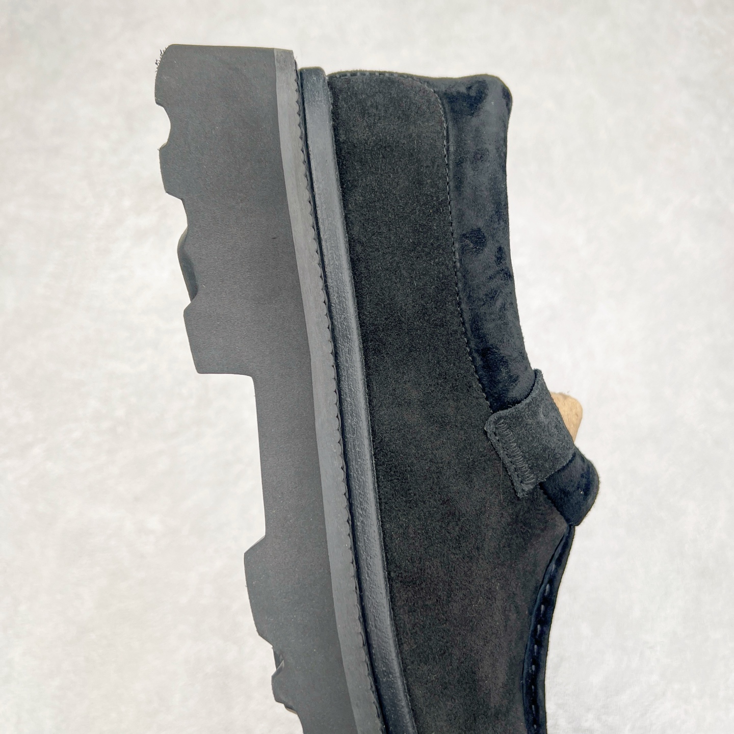 图片[6]-＃SP原厂 UGG 6913 Tasman Lug 绒面革圆头轻盈低帮生活休闲鞋 全鞋采用ZP同厂 隆丰A级澳洲进口羊皮毛一体 品牌代工厂生产线 完全遵循ZP工艺流程 代工厂原厂版师 秉承无原鞋不开发选择 注重每一处细节 市面最正版型 TREADLITE\\\”轻翼\\\”科技外底 轻便/耐用/柔韧/桩型【售后郑重承诺】一个月内若出现重大脱胶/断底等质量问题 直接为您换新！尺码：40 41 42 43 44-选品中心