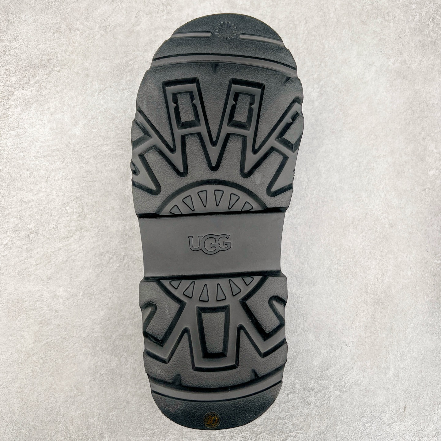 图片[9]-＃SP原厂 UGG 6913 Tasman Lug 绒面革圆头轻盈低帮生活休闲鞋 全鞋采用ZP同厂 隆丰A级澳洲进口羊皮毛一体 品牌代工厂生产线 完全遵循ZP工艺流程 代工厂原厂版师 秉承无原鞋不开发选择 注重每一处细节 市面最正版型 TREADLITE\\\”轻翼\\\”科技外底 轻便/耐用/柔韧/桩型【售后郑重承诺】一个月内若出现重大脱胶/断底等质量问题 直接为您换新！尺码：40 41 42 43 44-选品中心