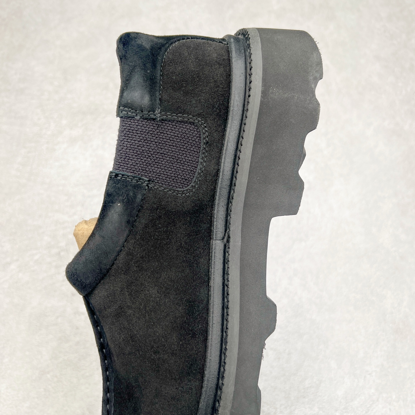 图片[7]-＃SP原厂 UGG 6913 Tasman Lug 绒面革圆头轻盈低帮生活休闲鞋 全鞋采用ZP同厂 隆丰A级澳洲进口羊皮毛一体 品牌代工厂生产线 完全遵循ZP工艺流程 代工厂原厂版师 秉承无原鞋不开发选择 注重每一处细节 市面最正版型 TREADLITE\\\”轻翼\\\”科技外底 轻便/耐用/柔韧/桩型【售后郑重承诺】一个月内若出现重大脱胶/断底等质量问题 直接为您换新！尺码：40 41 42 43 44-选品中心