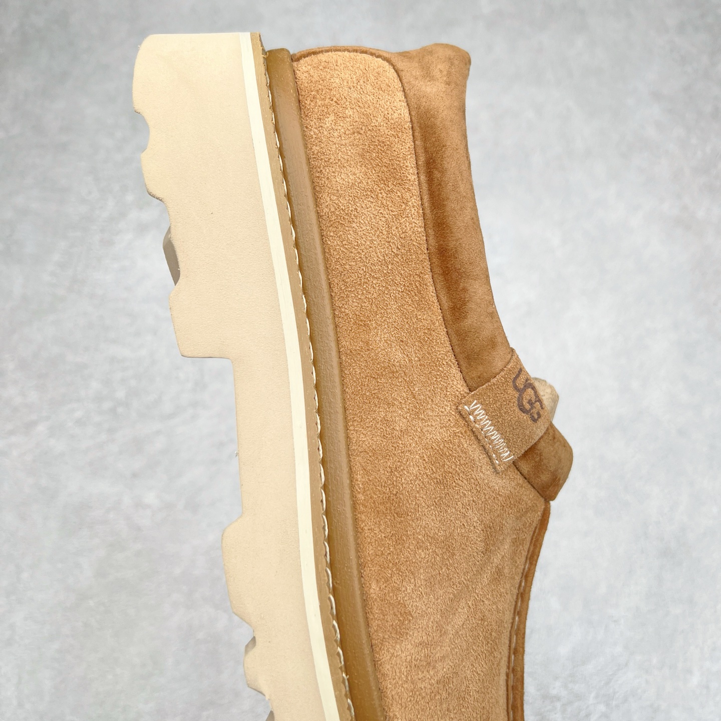 图片[6]-＃SP原厂 UGG 6913 Tasman Lug 绒面革圆头轻盈低帮生活休闲鞋 全鞋采用ZP同厂 隆丰A级澳洲进口羊皮毛一体 品牌代工厂生产线 完全遵循ZP工艺流程 代工厂原厂版师 秉承无原鞋不开发选择 注重每一处细节 市面最正版型 TREADLITE\\\”轻翼\\\”科技外底 轻便/耐用/柔韧/桩型【售后郑重承诺】一个月内若出现重大脱胶/断底等质量问题 直接为您换新！尺码：40 41 42 43 44-选品中心