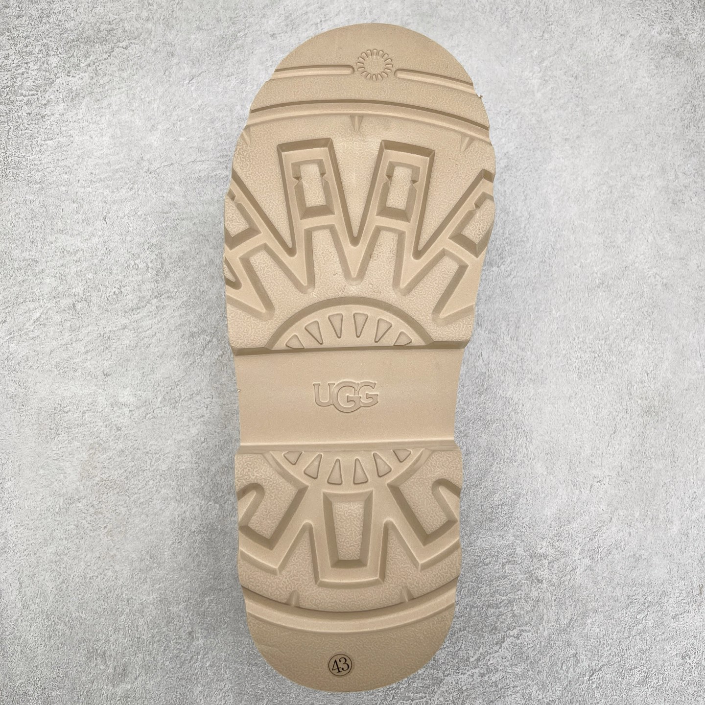 图片[9]-＃SP原厂 UGG 6913 Tasman Lug 绒面革圆头轻盈低帮生活休闲鞋 全鞋采用ZP同厂 隆丰A级澳洲进口羊皮毛一体 品牌代工厂生产线 完全遵循ZP工艺流程 代工厂原厂版师 秉承无原鞋不开发选择 注重每一处细节 市面最正版型 TREADLITE\\\”轻翼\\\”科技外底 轻便/耐用/柔韧/桩型【售后郑重承诺】一个月内若出现重大脱胶/断底等质量问题 直接为您换新！尺码：40 41 42 43 44-选品中心