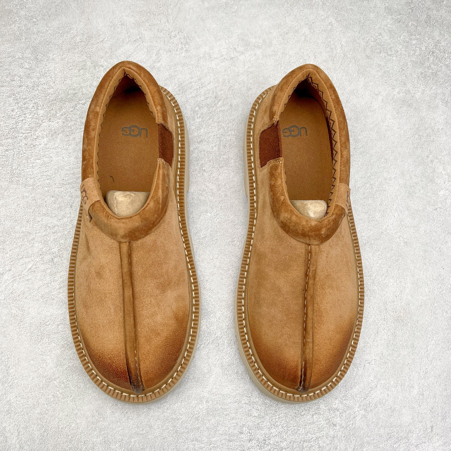 图片[2]-＃SP原厂 UGG 6913 Tasman Lug 绒面革圆头轻盈低帮生活休闲鞋 全鞋采用ZP同厂 隆丰A级澳洲进口羊皮毛一体 品牌代工厂生产线 完全遵循ZP工艺流程 代工厂原厂版师 秉承无原鞋不开发选择 注重每一处细节 市面最正版型 TREADLITE\\\”轻翼\\\”科技外底 轻便/耐用/柔韧/桩型【售后郑重承诺】一个月内若出现重大脱胶/断底等质量问题 直接为您换新！尺码：40 41 42 43 44-选品中心