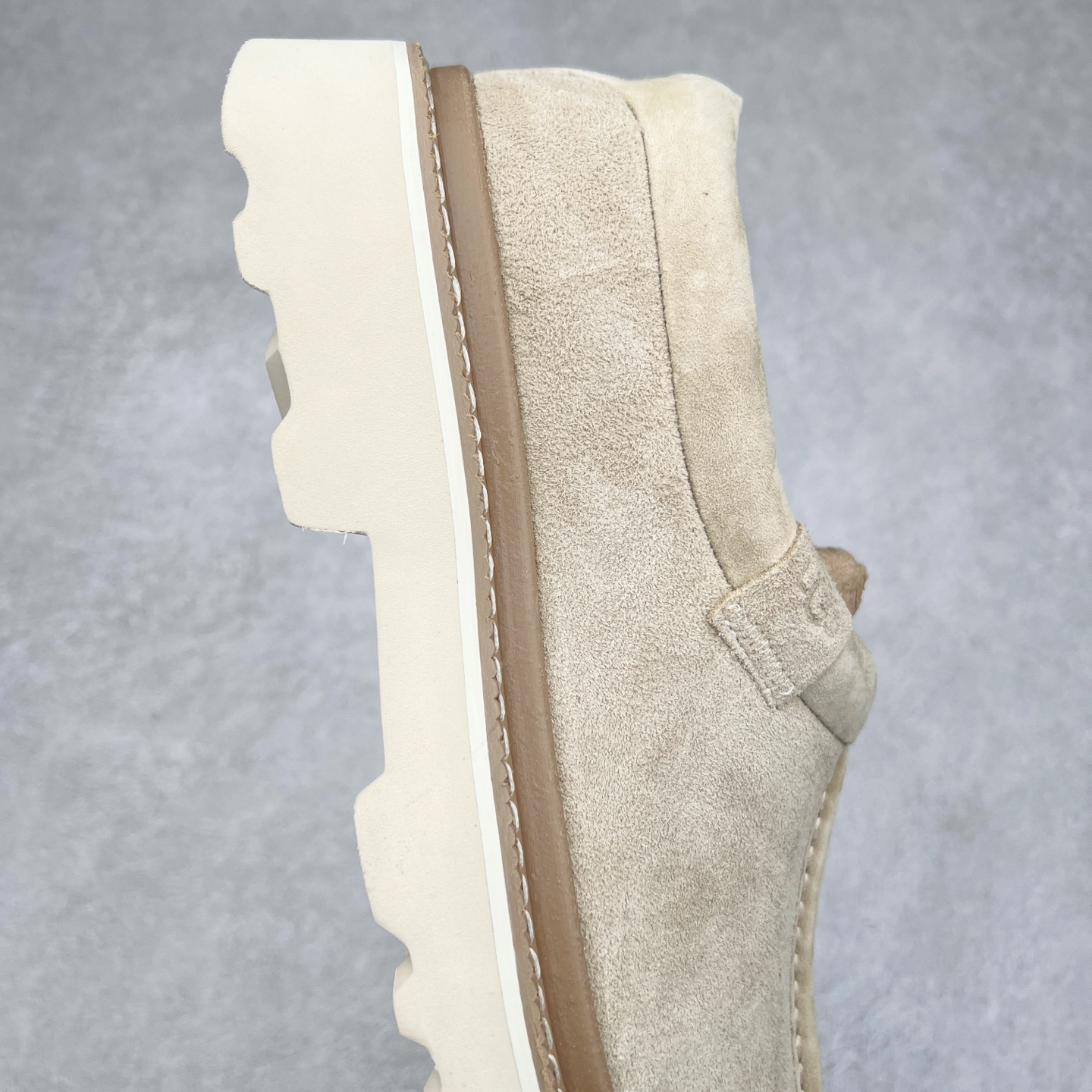 图片[6]-＃SP原厂 UGG 6913 Tasman Lug 绒面革圆头轻盈低帮生活休闲鞋 全鞋采用ZP同厂 隆丰A级澳洲进口羊皮毛一体 品牌代工厂生产线 完全遵循ZP工艺流程 代工厂原厂版师 秉承无原鞋不开发选择 注重每一处细节 市面最正版型 TREADLITE\\\”轻翼\\\”科技外底 轻便/耐用/柔韧/桩型【售后郑重承诺】一个月内若出现重大脱胶/断底等质量问题 直接为您换新！尺码：40 41 42 43 44-选品中心