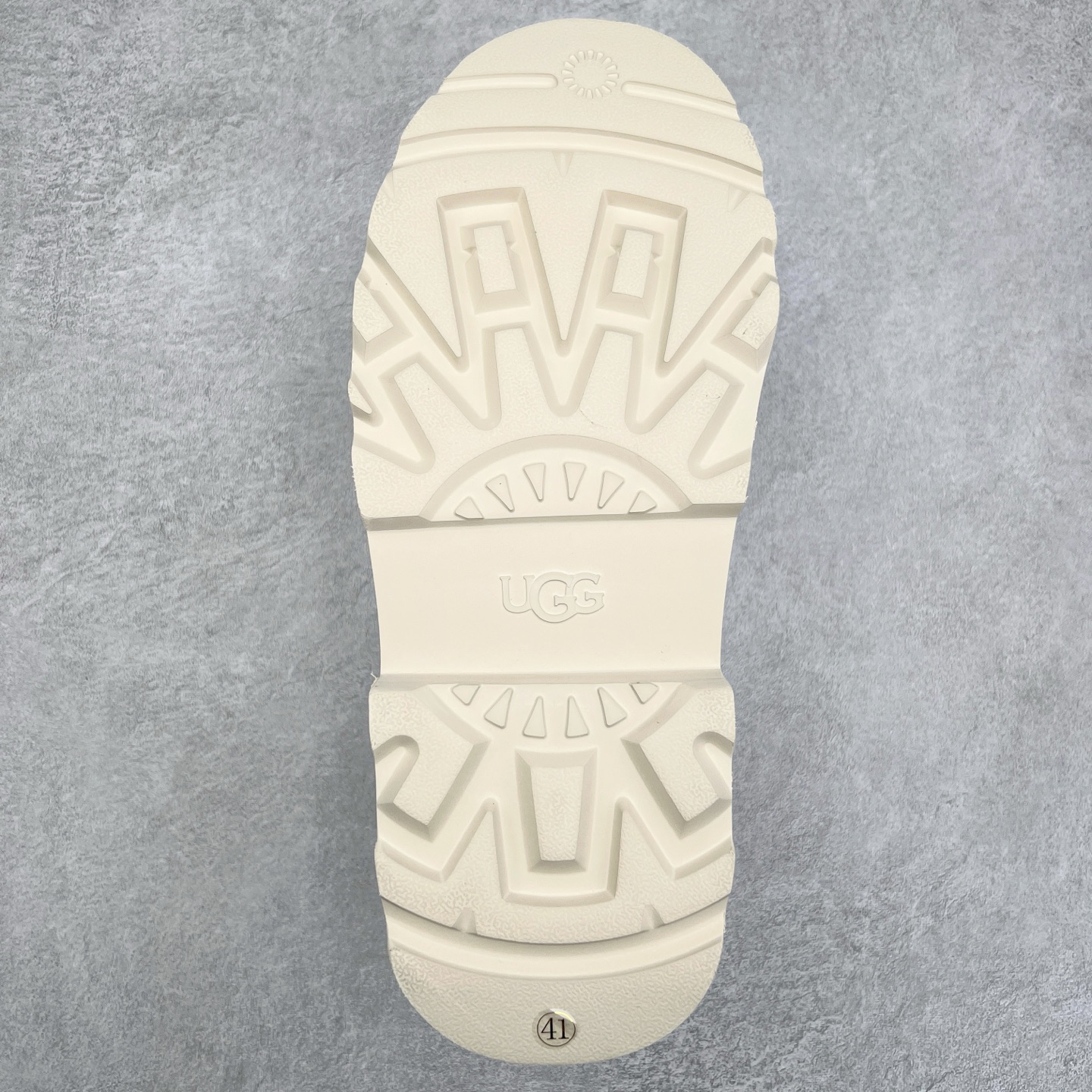 图片[9]-＃SP原厂 UGG 6913 Tasman Lug 绒面革圆头轻盈低帮生活休闲鞋 全鞋采用ZP同厂 隆丰A级澳洲进口羊皮毛一体 品牌代工厂生产线 完全遵循ZP工艺流程 代工厂原厂版师 秉承无原鞋不开发选择 注重每一处细节 市面最正版型 TREADLITE\\\”轻翼\\\”科技外底 轻便/耐用/柔韧/桩型【售后郑重承诺】一个月内若出现重大脱胶/断底等质量问题 直接为您换新！尺码：40 41 42 43 44-选品中心