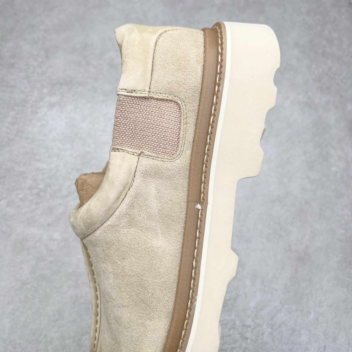 图片[7]-＃SP原厂 UGG 6913 Tasman Lug 绒面革圆头轻盈低帮生活休闲鞋 全鞋采用ZP同厂 隆丰A级澳洲进口羊皮毛一体 品牌代工厂生产线 完全遵循ZP工艺流程 代工厂原厂版师 秉承无原鞋不开发选择 注重每一处细节 市面最正版型 TREADLITE\\\”轻翼\\\”科技外底 轻便/耐用/柔韧/桩型【售后郑重承诺】一个月内若出现重大脱胶/断底等质量问题 直接为您换新！尺码：40 41 42 43 44-选品中心