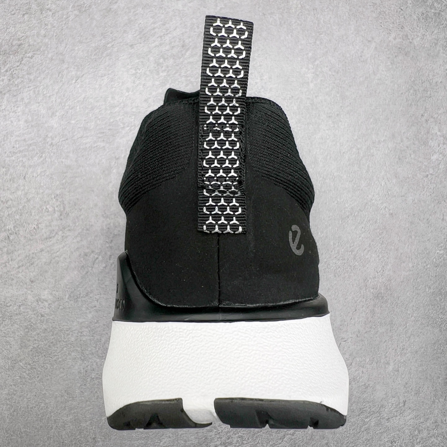 图片[8]-Ecco爱步男鞋新款运动鞋 跑鞋厚底增高老爹鞋 驱动系列全新款式 拼色拼接鞋面 时尚有型 牛皮与纺织品拼接 脚感舒适 出街有型 贴心套脚系带设计 舒适包裹双足 柔软细腻，亲肤透气 以摩托车粗犷胎纹为灵感 PU大底提供牵引性和支撑性 耐磨防滑提升稳定性 轻盈鞋底 舒适耐穿 户外出行 肆意洒脱 尺码：38 39 40 41 42 43 44（皮鞋码）-选品中心