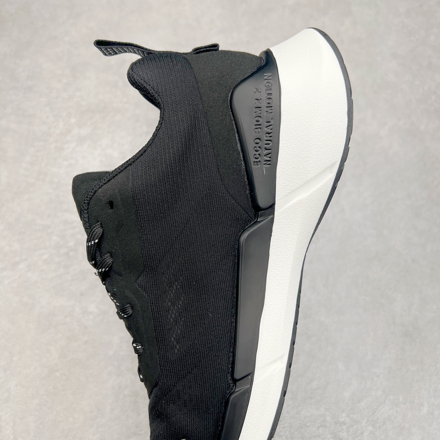 图片[7]-Ecco爱步男鞋新款运动鞋 跑鞋厚底增高老爹鞋 驱动系列全新款式 拼色拼接鞋面 时尚有型 牛皮与纺织品拼接 脚感舒适 出街有型 贴心套脚系带设计 舒适包裹双足 柔软细腻，亲肤透气 以摩托车粗犷胎纹为灵感 PU大底提供牵引性和支撑性 耐磨防滑提升稳定性 轻盈鞋底 舒适耐穿 户外出行 肆意洒脱 尺码：38 39 40 41 42 43 44（皮鞋码）-选品中心