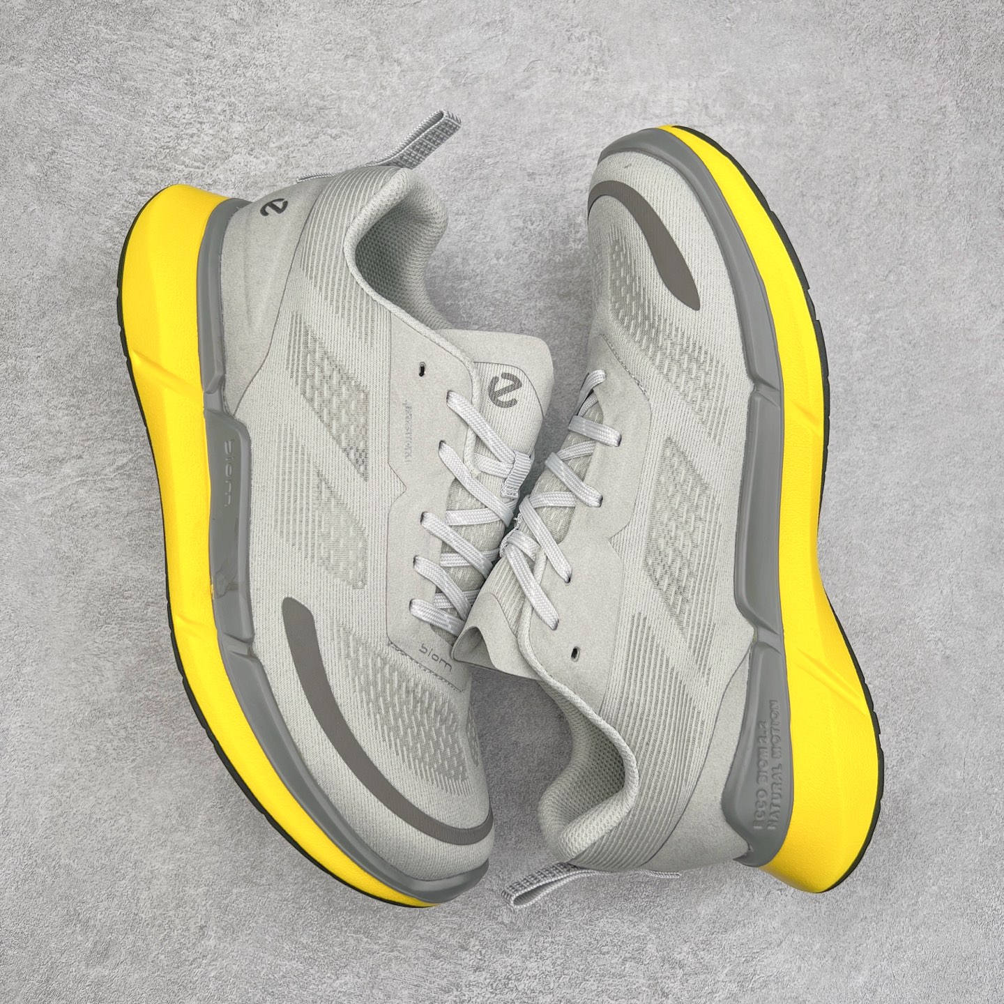 图片[3]-Ecco爱步男鞋新款运动鞋 跑鞋厚底增高老爹鞋 驱动系列全新款式 拼色拼接鞋面 时尚有型 牛皮与纺织品拼接 脚感舒适 出街有型 贴心套脚系带设计 舒适包裹双足 柔软细腻，亲肤透气 以摩托车粗犷胎纹为灵感 PU大底提供牵引性和支撑性 耐磨防滑提升稳定性 轻盈鞋底 舒适耐穿 户外出行 肆意洒脱 尺码：38 39 40 41 42 43 44（皮鞋码）-选品中心