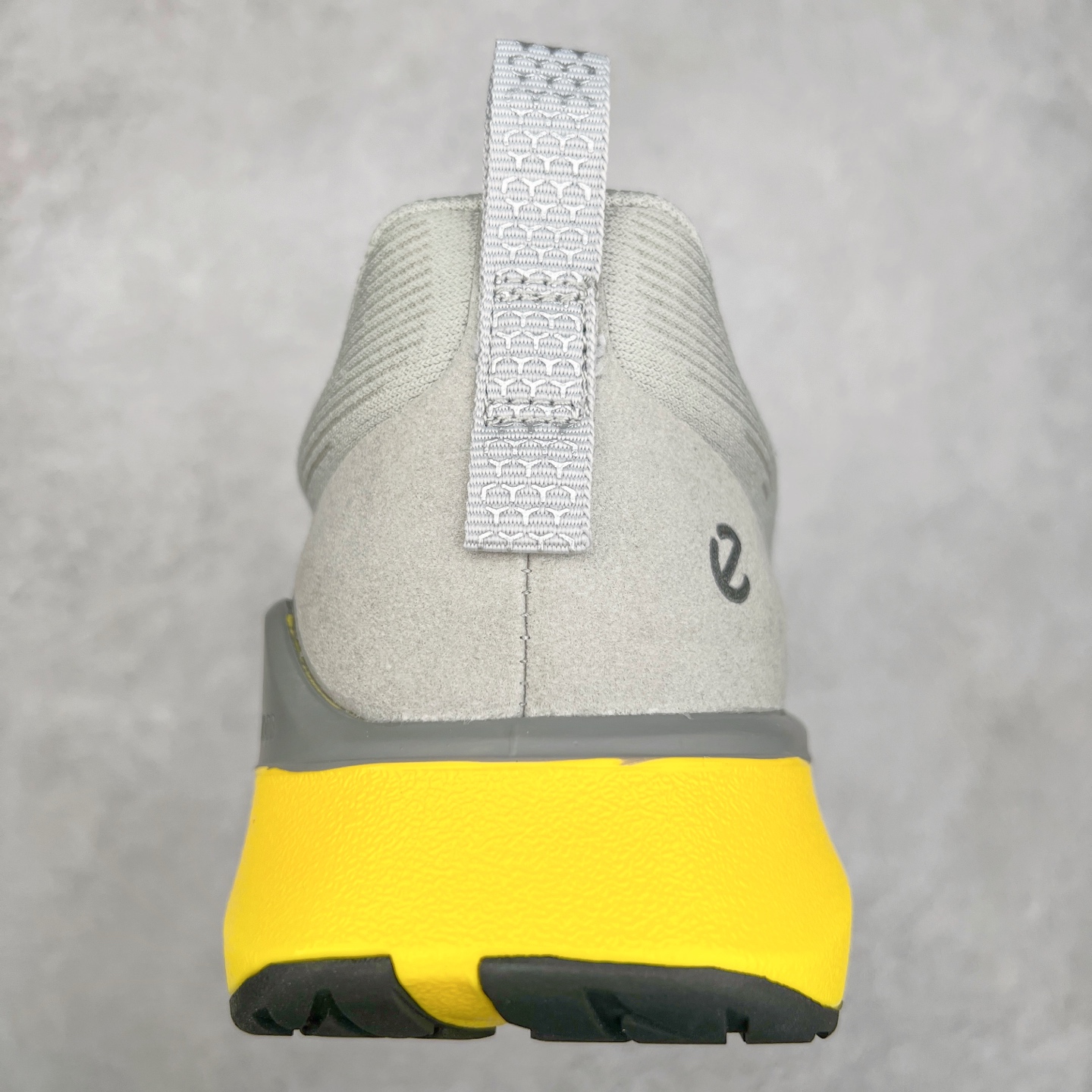 图片[8]-Ecco爱步男鞋新款运动鞋 跑鞋厚底增高老爹鞋 驱动系列全新款式 拼色拼接鞋面 时尚有型 牛皮与纺织品拼接 脚感舒适 出街有型 贴心套脚系带设计 舒适包裹双足 柔软细腻，亲肤透气 以摩托车粗犷胎纹为灵感 PU大底提供牵引性和支撑性 耐磨防滑提升稳定性 轻盈鞋底 舒适耐穿 户外出行 肆意洒脱 尺码：38 39 40 41 42 43 44（皮鞋码）-选品中心