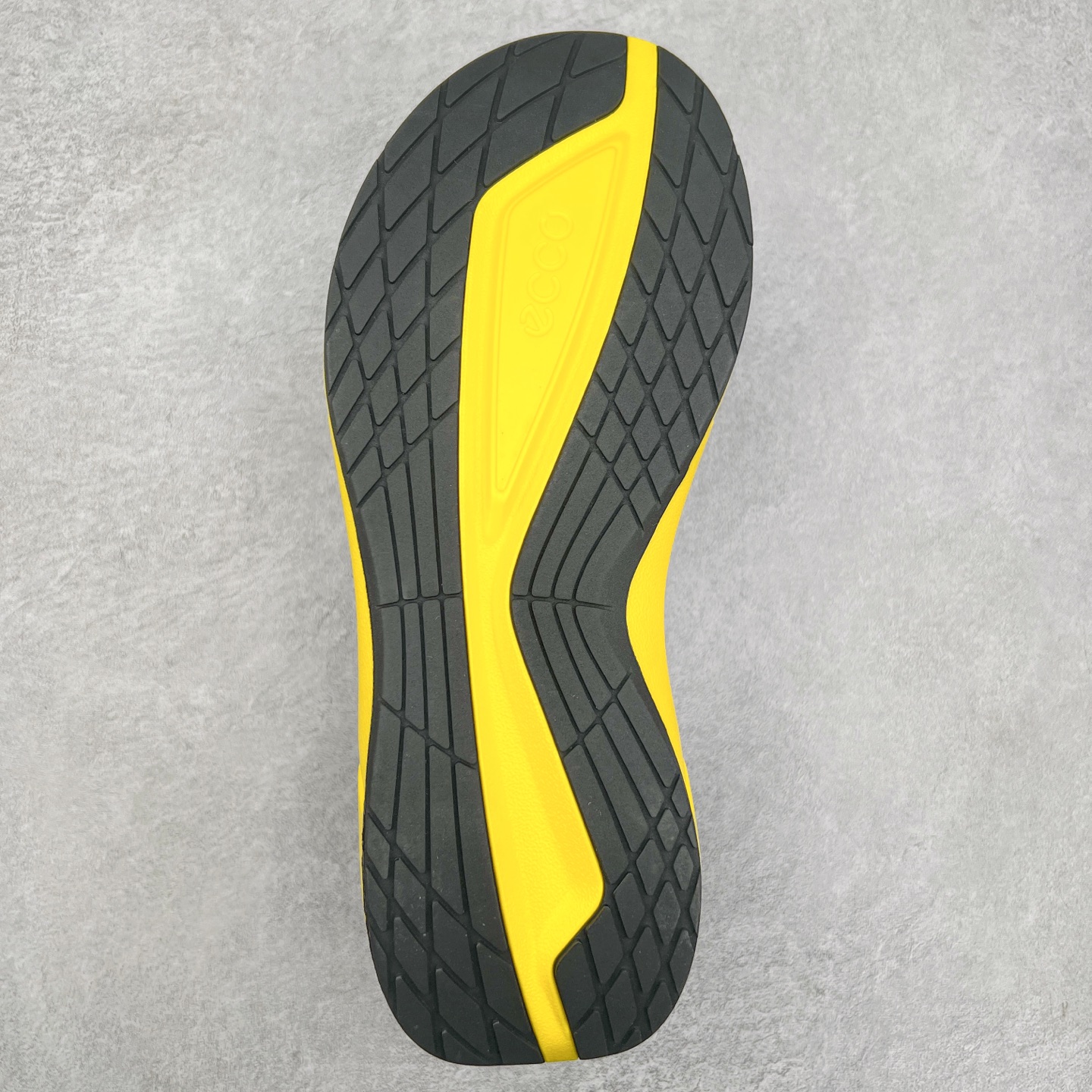 图片[9]-Ecco爱步男鞋新款运动鞋 跑鞋厚底增高老爹鞋 驱动系列全新款式 拼色拼接鞋面 时尚有型 牛皮与纺织品拼接 脚感舒适 出街有型 贴心套脚系带设计 舒适包裹双足 柔软细腻，亲肤透气 以摩托车粗犷胎纹为灵感 PU大底提供牵引性和支撑性 耐磨防滑提升稳定性 轻盈鞋底 舒适耐穿 户外出行 肆意洒脱 尺码：38 39 40 41 42 43 44（皮鞋码）-选品中心