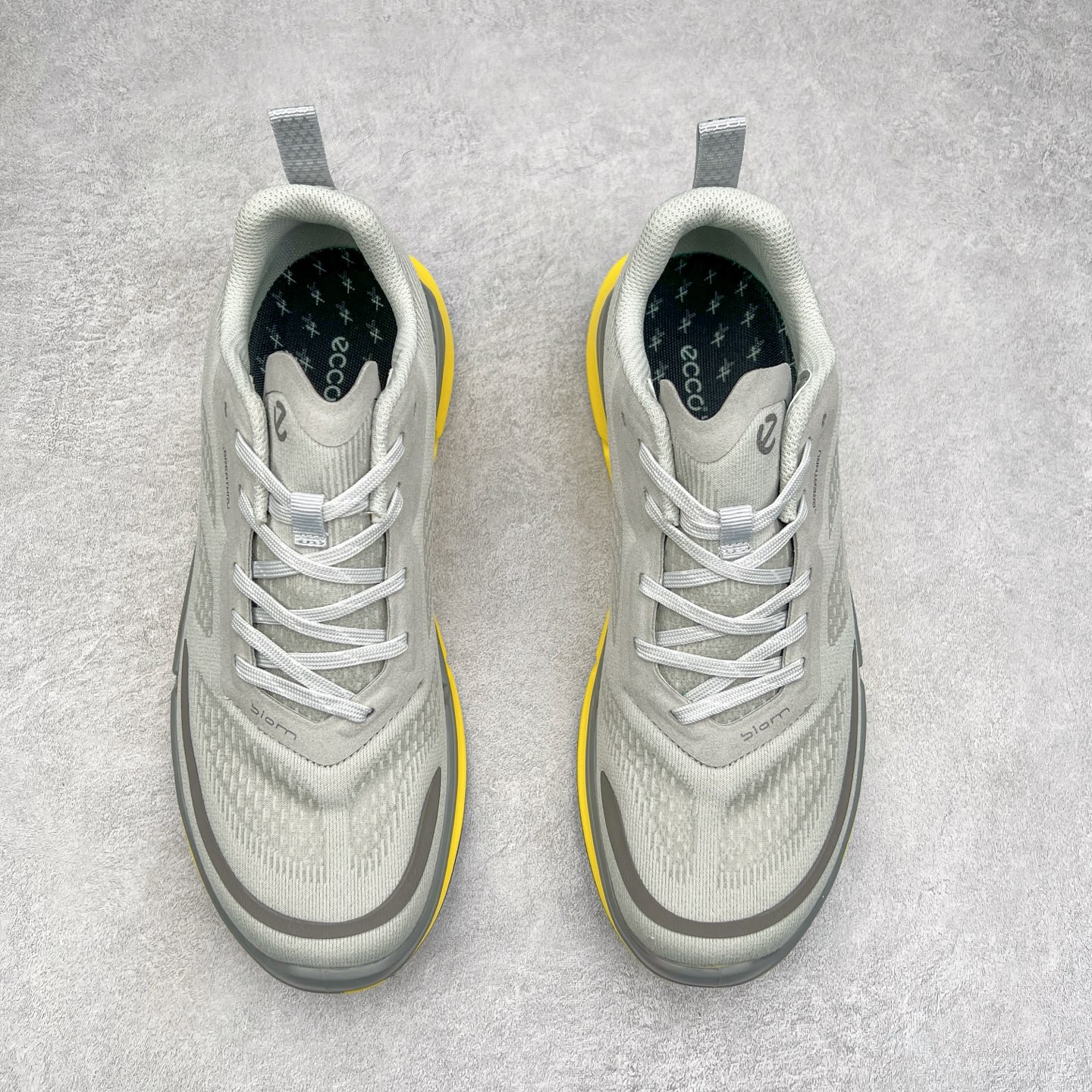 图片[2]-Ecco爱步男鞋新款运动鞋 跑鞋厚底增高老爹鞋 驱动系列全新款式 拼色拼接鞋面 时尚有型 牛皮与纺织品拼接 脚感舒适 出街有型 贴心套脚系带设计 舒适包裹双足 柔软细腻，亲肤透气 以摩托车粗犷胎纹为灵感 PU大底提供牵引性和支撑性 耐磨防滑提升稳定性 轻盈鞋底 舒适耐穿 户外出行 肆意洒脱 尺码：38 39 40 41 42 43 44（皮鞋码）-选品中心