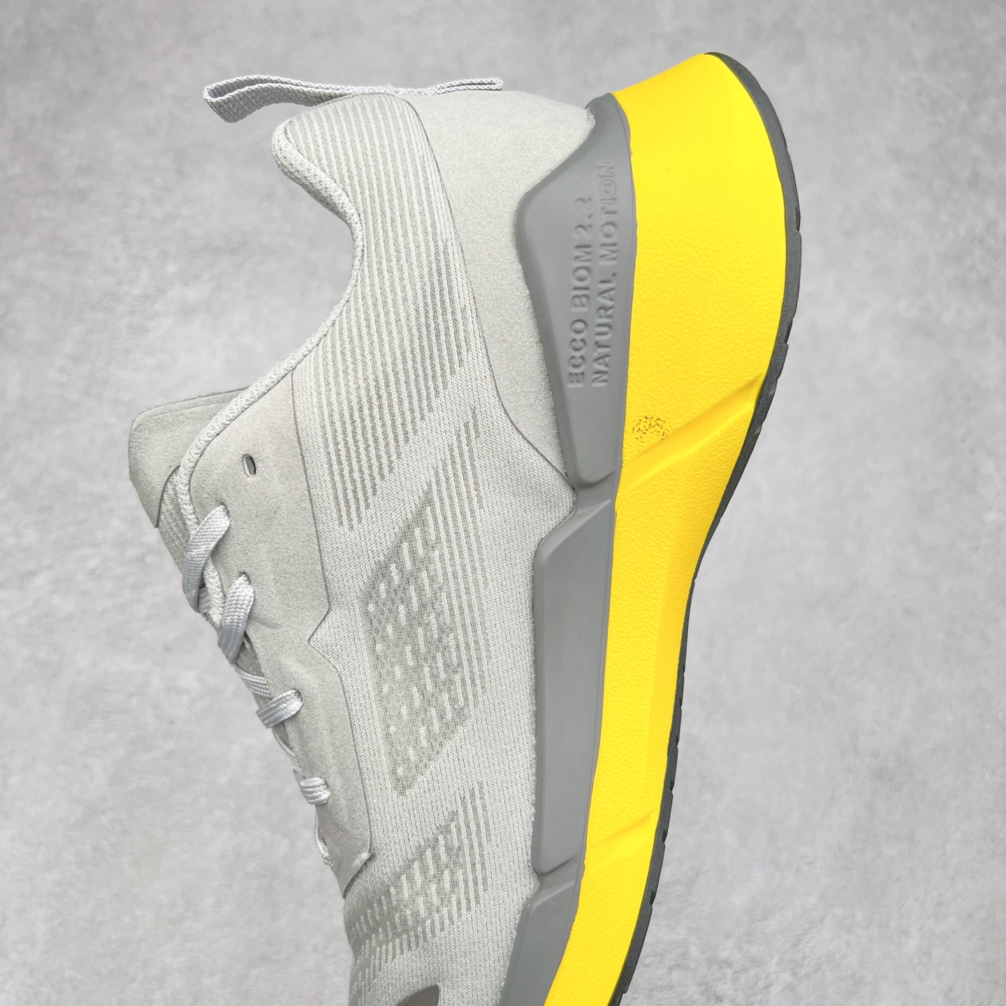 图片[7]-Ecco爱步男鞋新款运动鞋 跑鞋厚底增高老爹鞋 驱动系列全新款式 拼色拼接鞋面 时尚有型 牛皮与纺织品拼接 脚感舒适 出街有型 贴心套脚系带设计 舒适包裹双足 柔软细腻，亲肤透气 以摩托车粗犷胎纹为灵感 PU大底提供牵引性和支撑性 耐磨防滑提升稳定性 轻盈鞋底 舒适耐穿 户外出行 肆意洒脱 尺码：38 39 40 41 42 43 44（皮鞋码）-选品中心