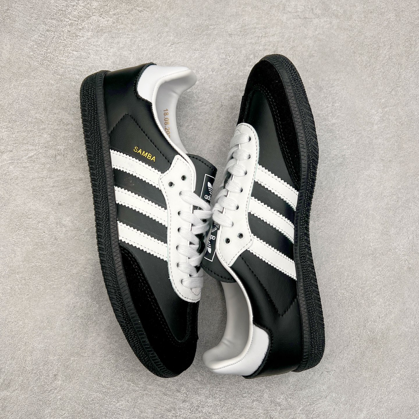 图片[3]-AD Original Samba OG 复古经典轻便板鞋 JP5282 这款桑巴鞋展示了高质量的工艺 带有装饰的超锁缝制和无缝的手感 柔软、柔软的皮革造型和标志性的3条纹完成了精致的外观 正规合身鞋带 鞋面上有绒面鞋垫 橡胶鞋底 享受正畸套筒软感 自50年代首次亮相以来就一直在赢得粉丝的青睐 尺码：36 36.5 37.5 38 38.5 39 40 40.5 41 42 42.5 43 44 44.5 45-选品中心