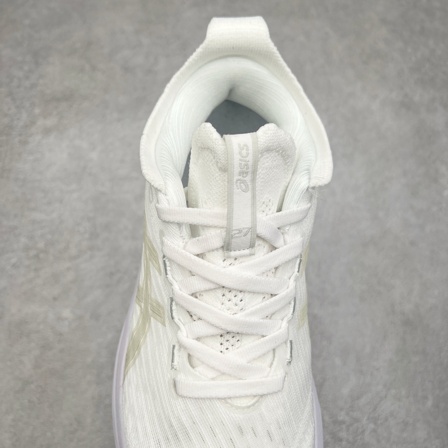 图片[5]-Asics GEL-Nimbus 27 亚瑟士缓震跑鞋 近年复古风潮的势头很旺 ASICS一直坚信保持身体的健康与活力是打造健康快乐的生活方式的最佳途径 ASICS为复古鞋型注入新设计 为玩家的街头穿搭提供了更多可能 GEL-NIMBUSTM9运动鞋最初是为中立和仰卧跑步者设计的长距离训练器 采用原始材料和关键细节重新设计 其Y2K时代的工业外观也被大胆的对比和色块所抵消 尺码：36 36.5 37.5 38 38.5 39 40 40.5 41.5 42 42.5 43.5 44 44.5 45-选品中心