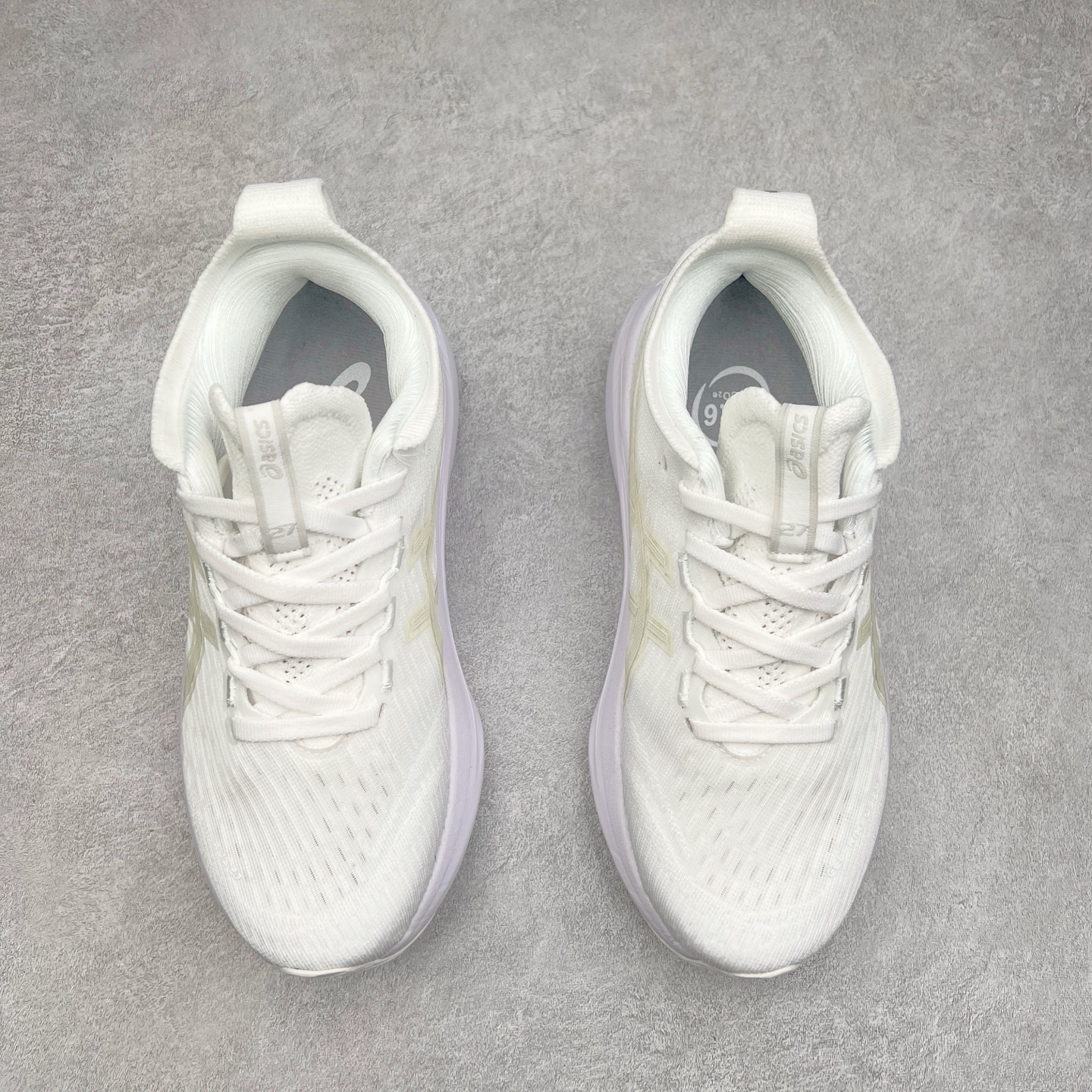 图片[2]-Asics GEL-Nimbus 27 亚瑟士缓震跑鞋 近年复古风潮的势头很旺 ASICS一直坚信保持身体的健康与活力是打造健康快乐的生活方式的最佳途径 ASICS为复古鞋型注入新设计 为玩家的街头穿搭提供了更多可能 GEL-NIMBUSTM9运动鞋最初是为中立和仰卧跑步者设计的长距离训练器 采用原始材料和关键细节重新设计 其Y2K时代的工业外观也被大胆的对比和色块所抵消 尺码：36 36.5 37.5 38 38.5 39 40 40.5 41.5 42 42.5 43.5 44 44.5 45-选品中心