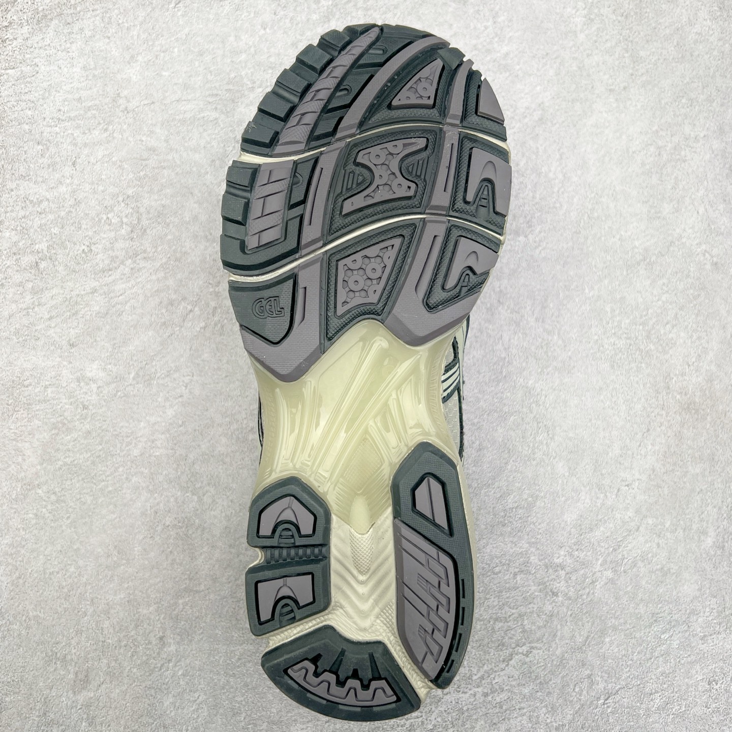 图片[9]-＃特价福利 ASICS GEL-KAYANO 14 亚瑟士K14系列户外复古潮流百搭织物合成革缓震休闲跑步鞋 原装纸板楦头开发 独家私模五层组合大底 原厂定制缓震硅胶加持 原盒原配 官方四联吊牌 原装Ortholite轻量化鞋垫 设计师 Hidenori Yamashita 以「Flash」一词为灵感 创造出未来感金属色鞋面 改造升级内在性能 由内而外全面革新 为 GEL-KAYANO 家族传承及经典跑鞋文化的延续 创下里程碑式作品 K14跑鞋重新诠释了复古的跑步形状 并以其 2000 年代后期的美学理念重新铺装 银色与蓝色的鞋面极为高档 网面铺陈与鞋面、鞋头多处细节位增添了透气性 鞋后跟部中底上以及多密度耐磨鞋底增加了 GEL 缓震胶 提供高抗冲击性、缓冲性、可保护脚部免受地面冲击的影响 穿着舒适性十足 实拍调校N版已经零色差零失真 百分百还原实物色彩所见即所得 不存在货不对板色差等低级问题 选购参考实物拍摄 不混卖不参货 只用心做好货严格选品 承诺混一赔十 尺码：36 36.5 37.5 38 38.5 39 40 40.5 41 42 42.5 43 44 44.5 45-选品中心