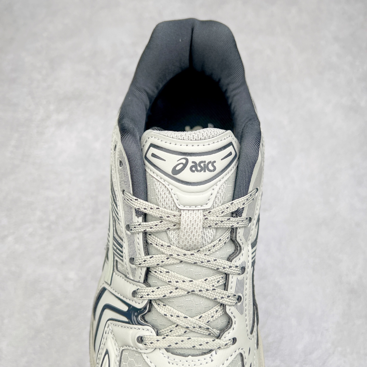 图片[5]-＃特价福利 ASICS GEL-KAYANO 14 亚瑟士K14系列户外复古潮流百搭织物合成革缓震休闲跑步鞋 原装纸板楦头开发 独家私模五层组合大底 原厂定制缓震硅胶加持 原盒原配 官方四联吊牌 原装Ortholite轻量化鞋垫 设计师 Hidenori Yamashita 以「Flash」一词为灵感 创造出未来感金属色鞋面 改造升级内在性能 由内而外全面革新 为 GEL-KAYANO 家族传承及经典跑鞋文化的延续 创下里程碑式作品 K14跑鞋重新诠释了复古的跑步形状 并以其 2000 年代后期的美学理念重新铺装 银色与蓝色的鞋面极为高档 网面铺陈与鞋面、鞋头多处细节位增添了透气性 鞋后跟部中底上以及多密度耐磨鞋底增加了 GEL 缓震胶 提供高抗冲击性、缓冲性、可保护脚部免受地面冲击的影响 穿着舒适性十足 实拍调校N版已经零色差零失真 百分百还原实物色彩所见即所得 不存在货不对板色差等低级问题 选购参考实物拍摄 不混卖不参货 只用心做好货严格选品 承诺混一赔十 尺码：36 36.5 37.5 38 38.5 39 40 40.5 41 42 42.5 43 44 44.5 45-选品中心