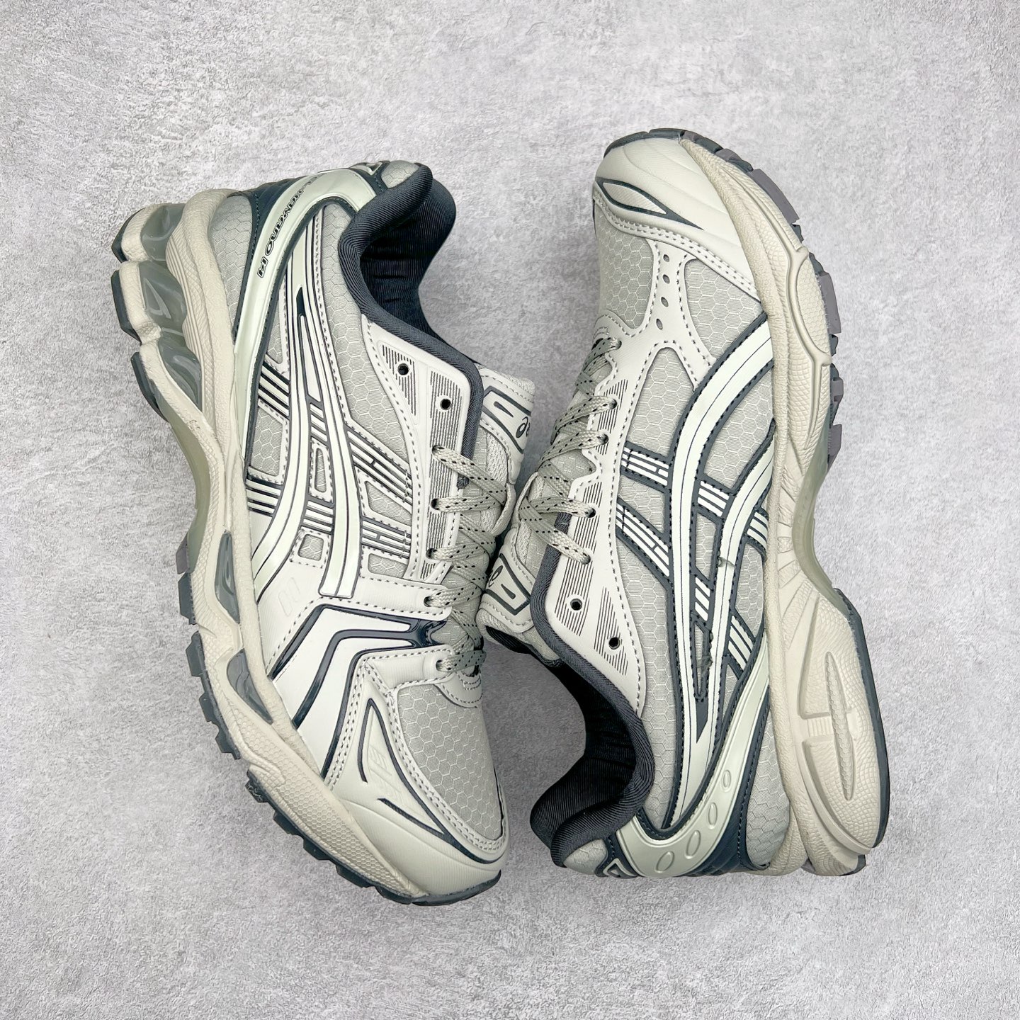 图片[3]-＃特价福利 ASICS GEL-KAYANO 14 亚瑟士K14系列户外复古潮流百搭织物合成革缓震休闲跑步鞋 原装纸板楦头开发 独家私模五层组合大底 原厂定制缓震硅胶加持 原盒原配 官方四联吊牌 原装Ortholite轻量化鞋垫 设计师 Hidenori Yamashita 以「Flash」一词为灵感 创造出未来感金属色鞋面 改造升级内在性能 由内而外全面革新 为 GEL-KAYANO 家族传承及经典跑鞋文化的延续 创下里程碑式作品 K14跑鞋重新诠释了复古的跑步形状 并以其 2000 年代后期的美学理念重新铺装 银色与蓝色的鞋面极为高档 网面铺陈与鞋面、鞋头多处细节位增添了透气性 鞋后跟部中底上以及多密度耐磨鞋底增加了 GEL 缓震胶 提供高抗冲击性、缓冲性、可保护脚部免受地面冲击的影响 穿着舒适性十足 实拍调校N版已经零色差零失真 百分百还原实物色彩所见即所得 不存在货不对板色差等低级问题 选购参考实物拍摄 不混卖不参货 只用心做好货严格选品 承诺混一赔十 尺码：36 36.5 37.5 38 38.5 39 40 40.5 41 42 42.5 43 44 44.5 45-选品中心